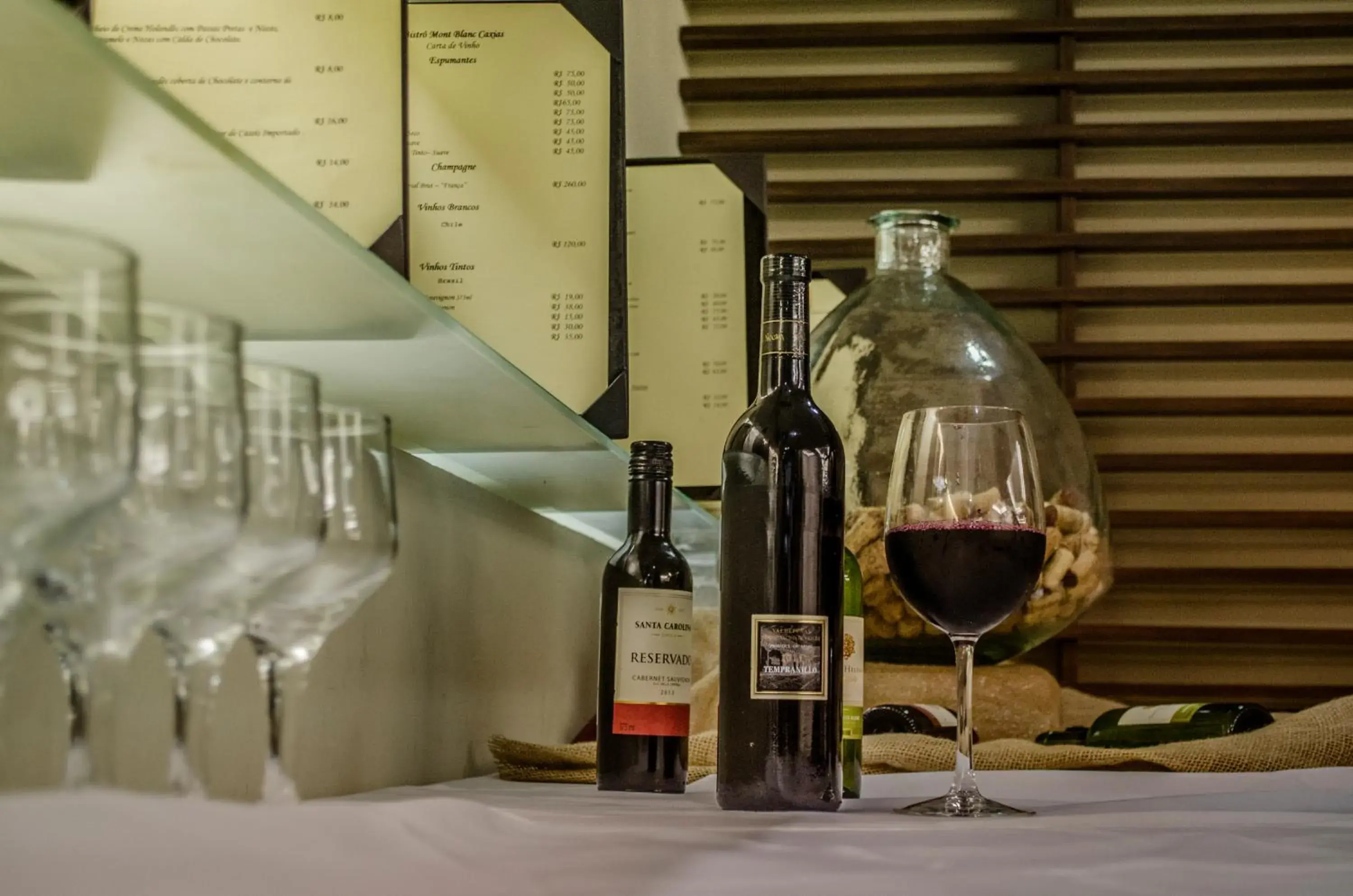 Lounge or bar in Mont Blanc Apart Hotel - Duque de Caxias Lounge or bar in Mont Blanc Apart Hotel - Duque de Caxias