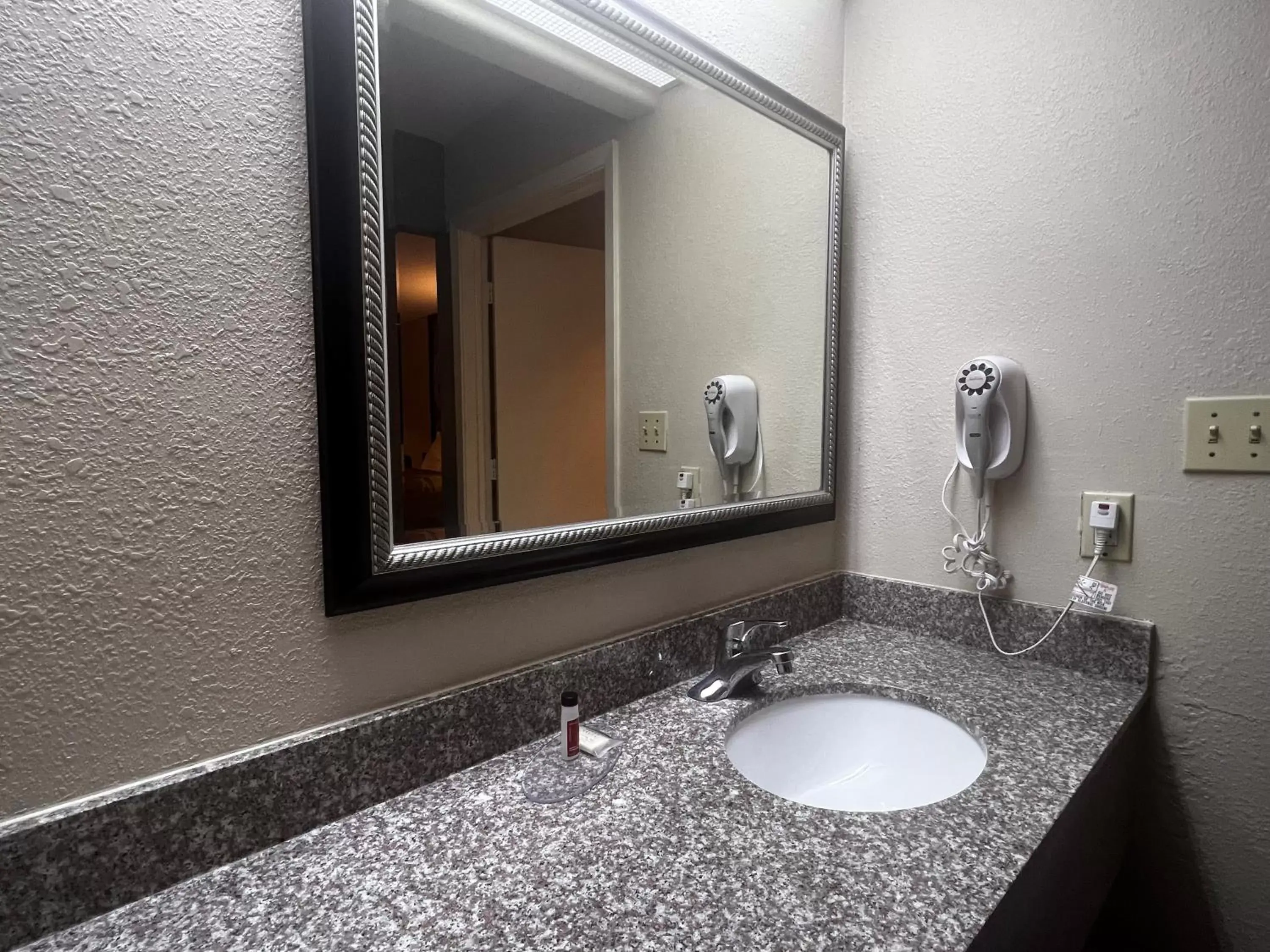 Bathroom in Super 8 by Wyndham Baytown I-10