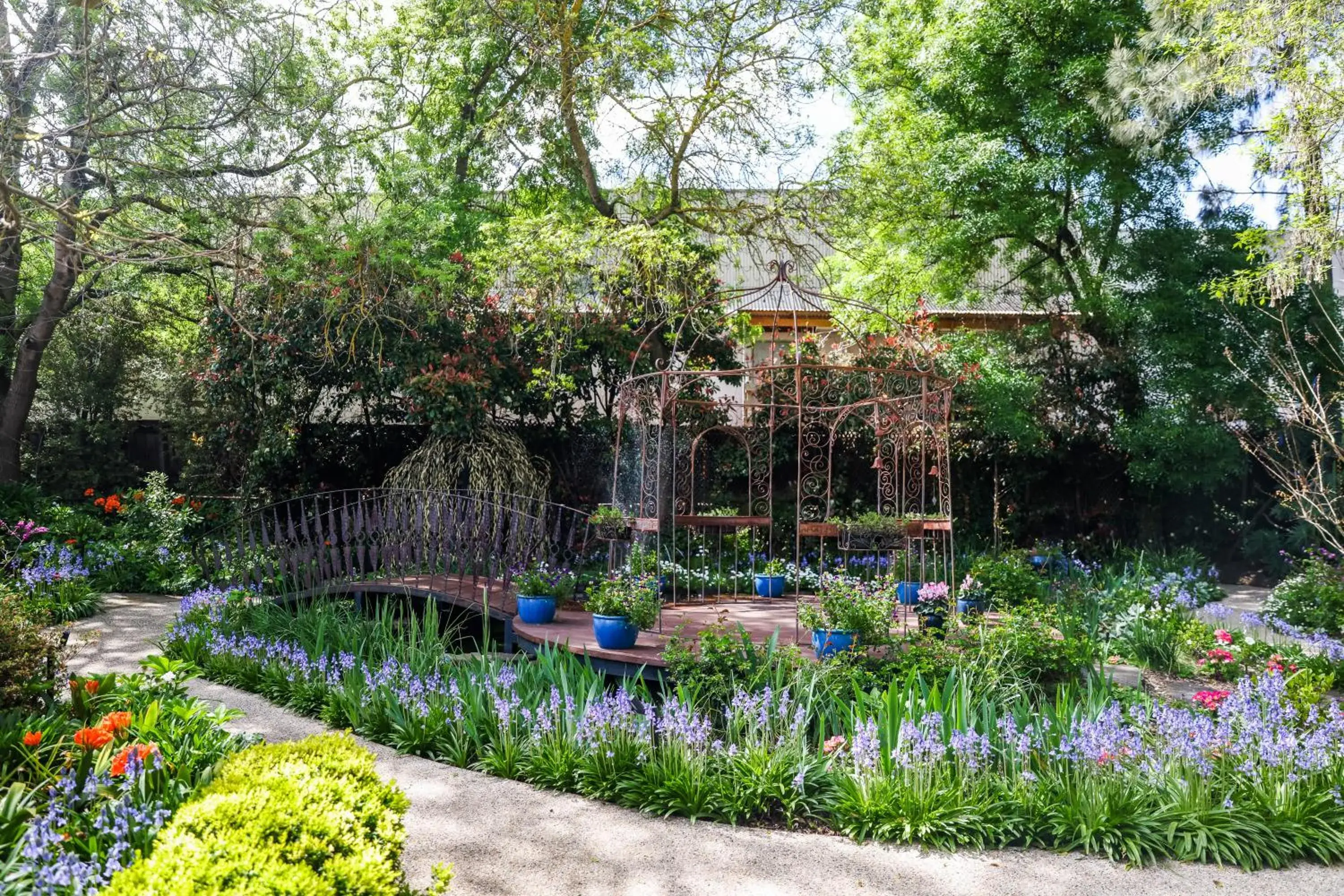 Garden in Elizabethan Lodge