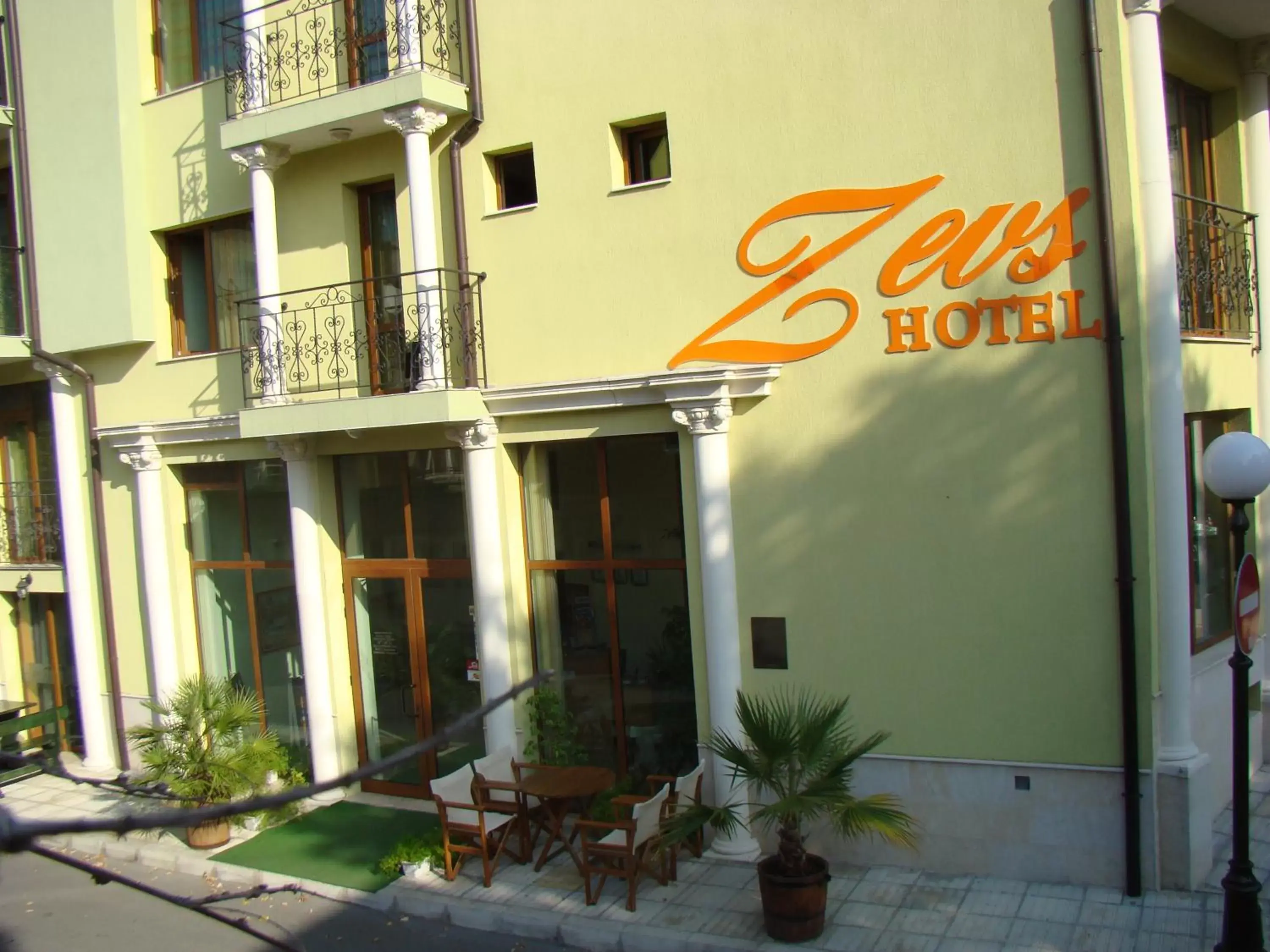 Facade/entrance, Property Building in Hotel Zeus