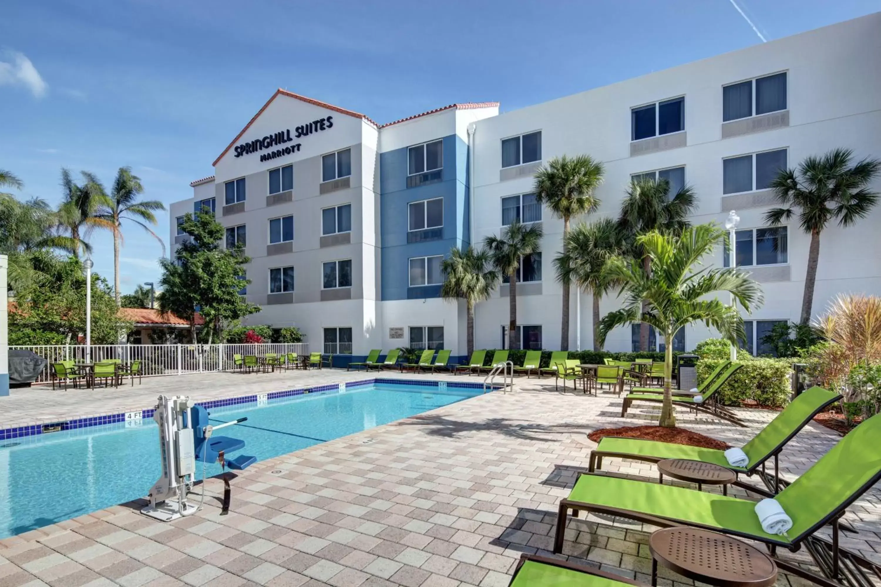 Swimming pool, Property Building in SpringHill Suites Port Saint Lucie