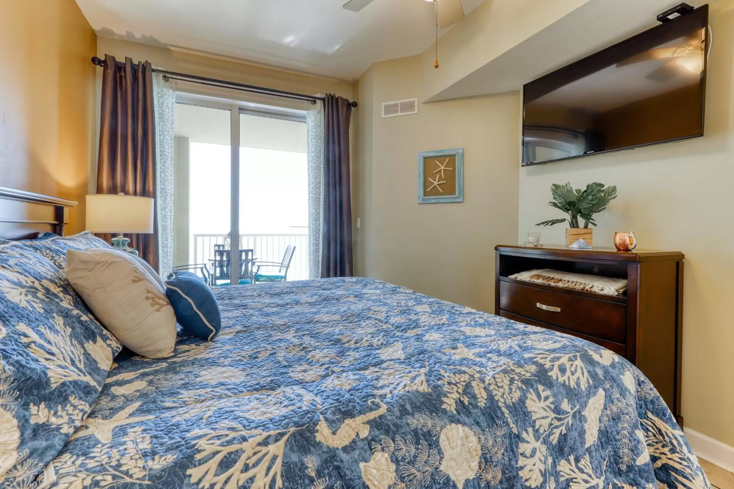 Bed in Grand Panama Beach Resort #T1-1402