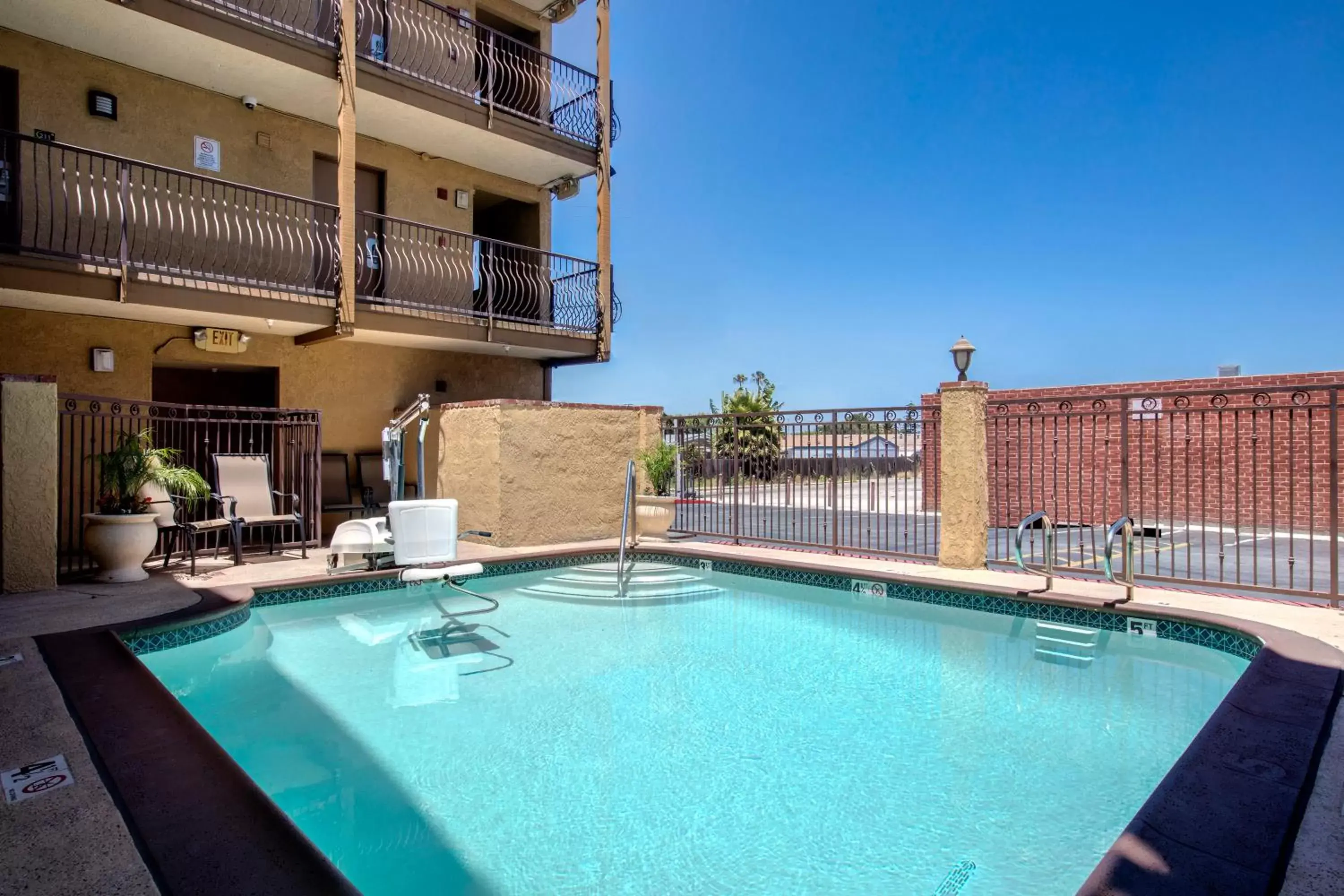 Swimming Pool in The Hotel 39