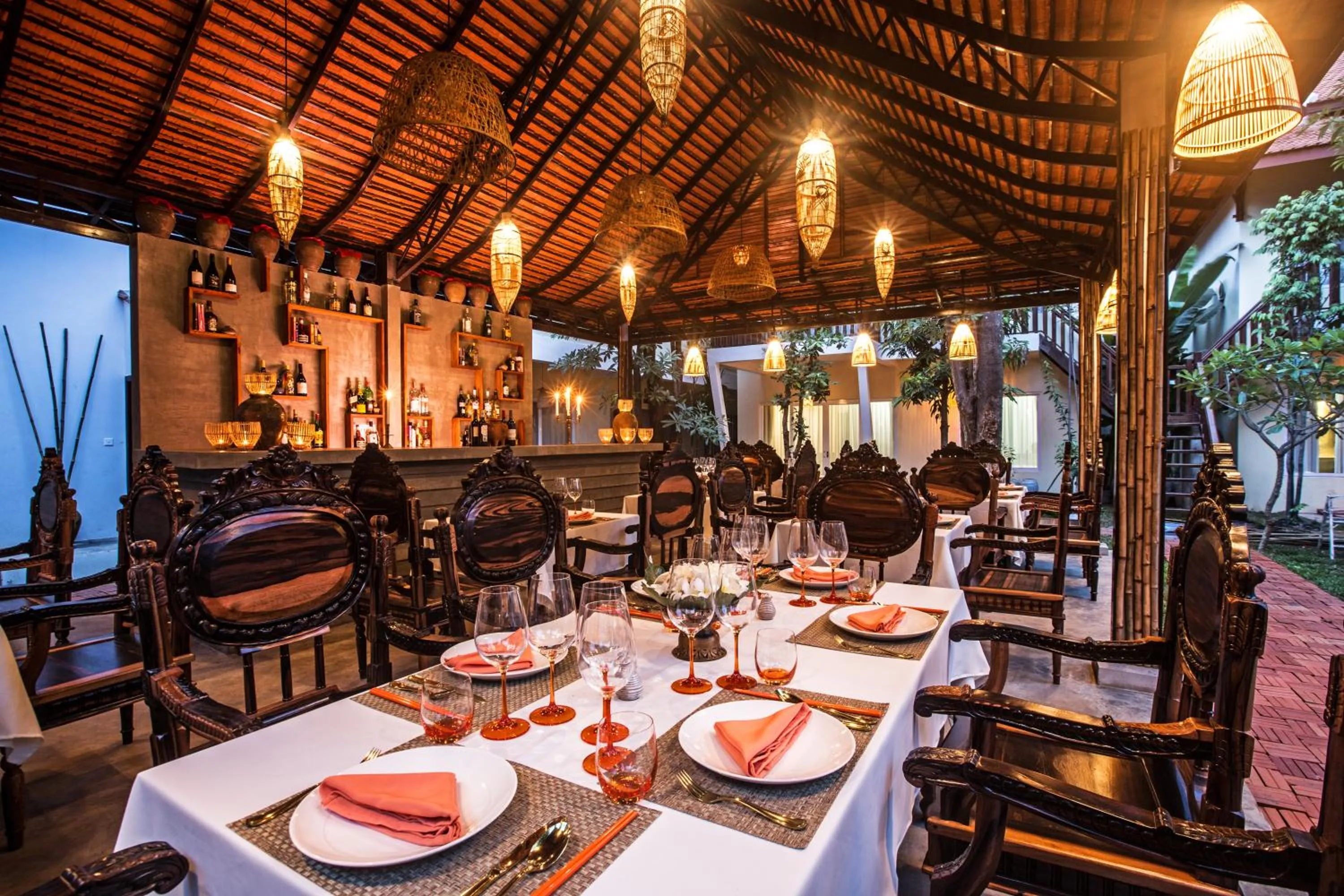 Restaurant/places to eat in Mane Village Suites