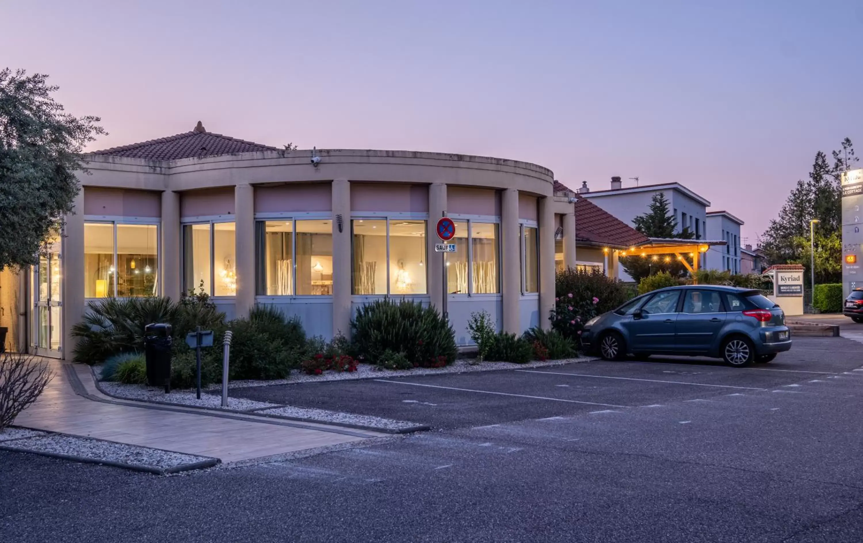 Parking, Property Building in Kyriad Lyon Est - Bron Eurexpo Le Cottage