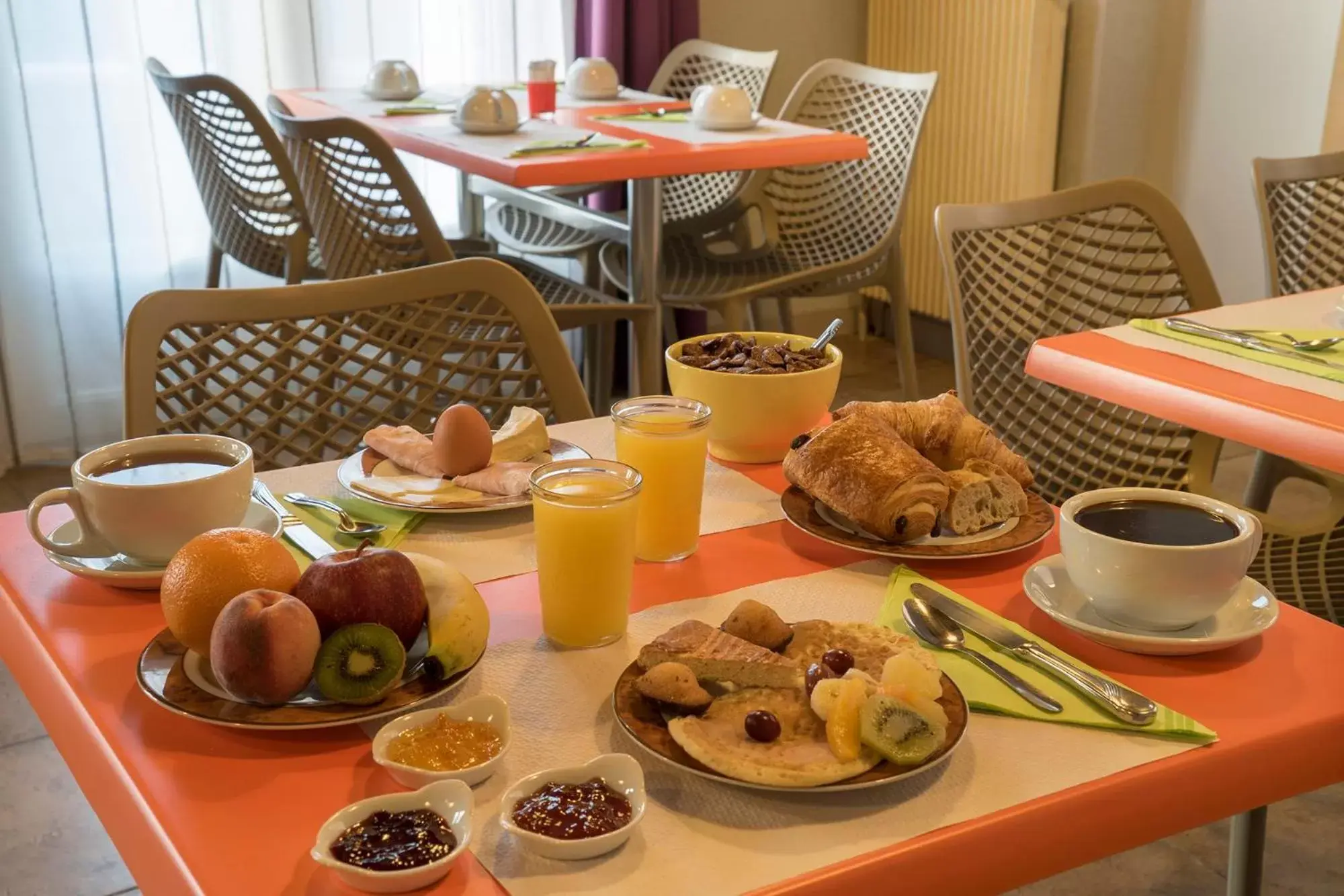 Continental breakfast, Breakfast in Hôtel O'Nice Saintes