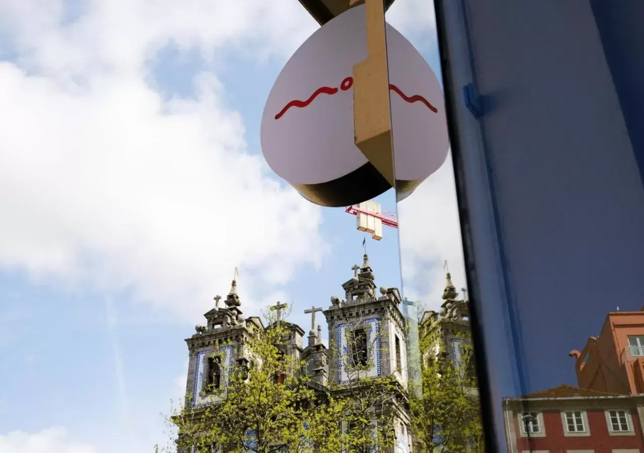 Nearby landmark in Moov Hotel Porto Centro