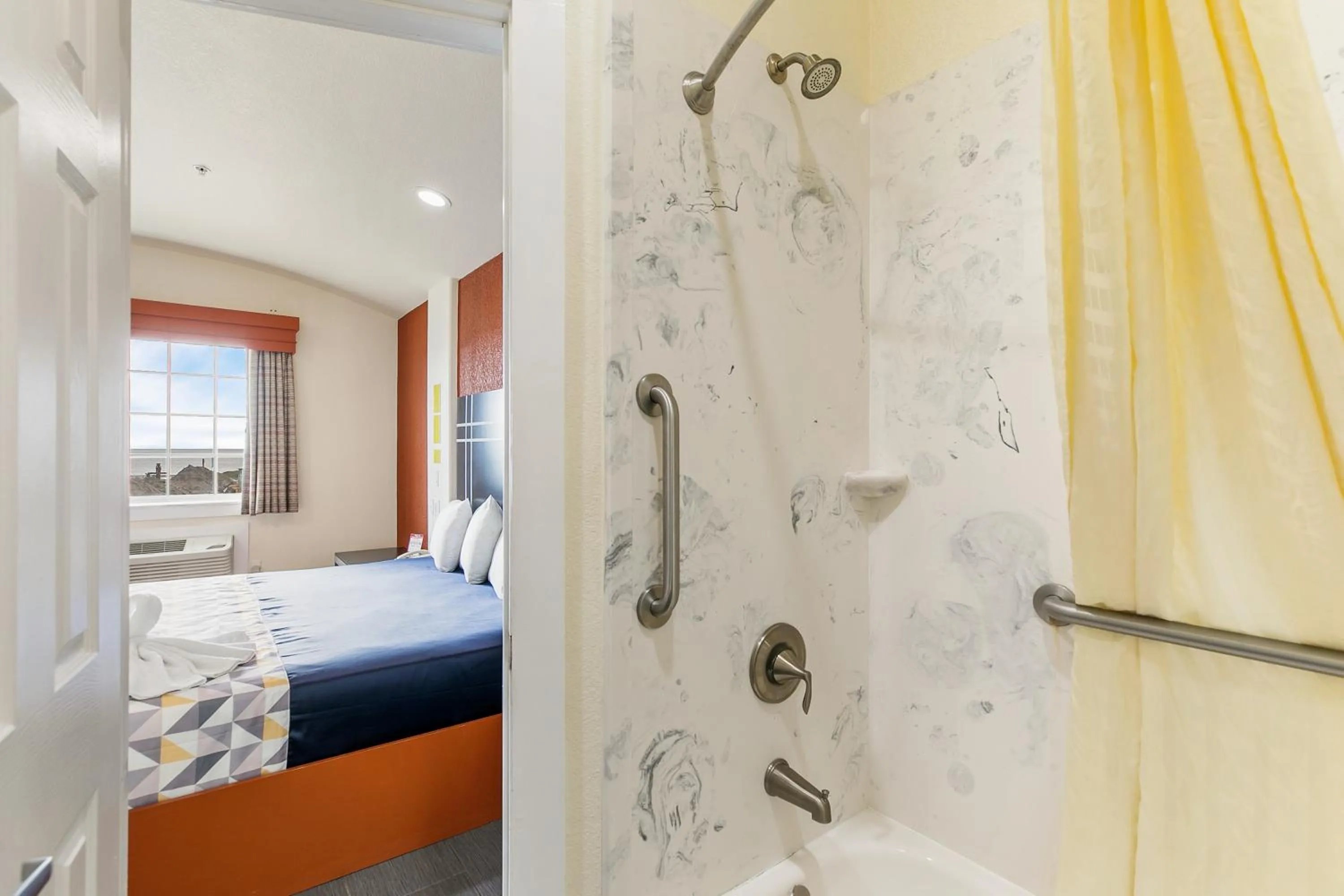 Bed in Lighthouse Inn