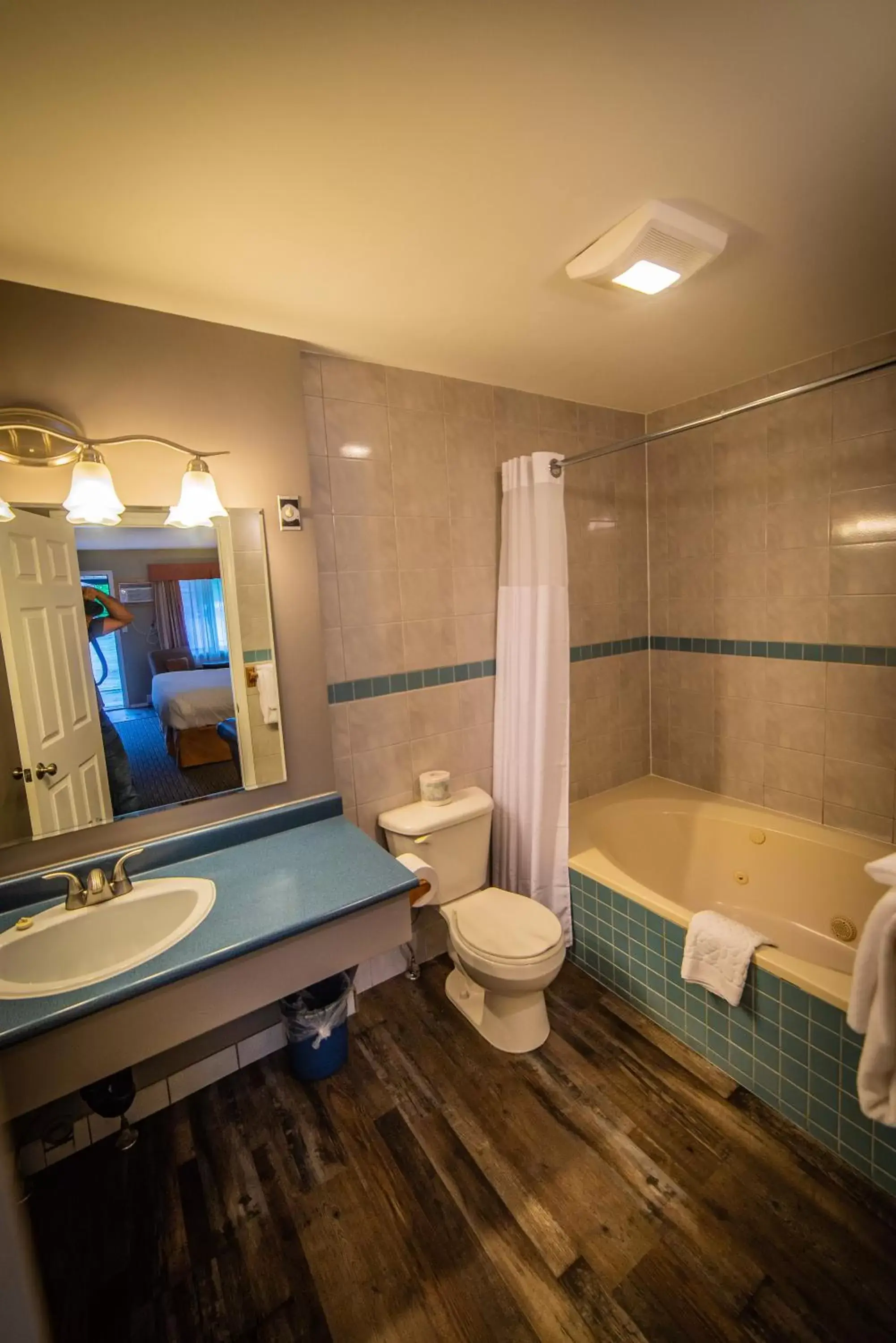 Bathroom in Alpine Inn & Suites