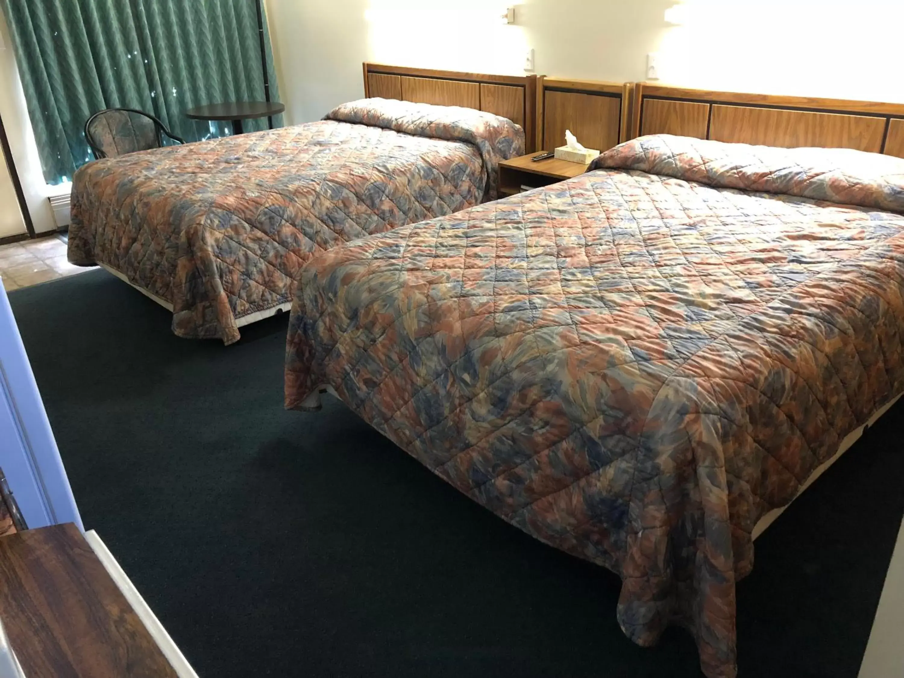 Bed in Howard Johnson by Wyndham Edson