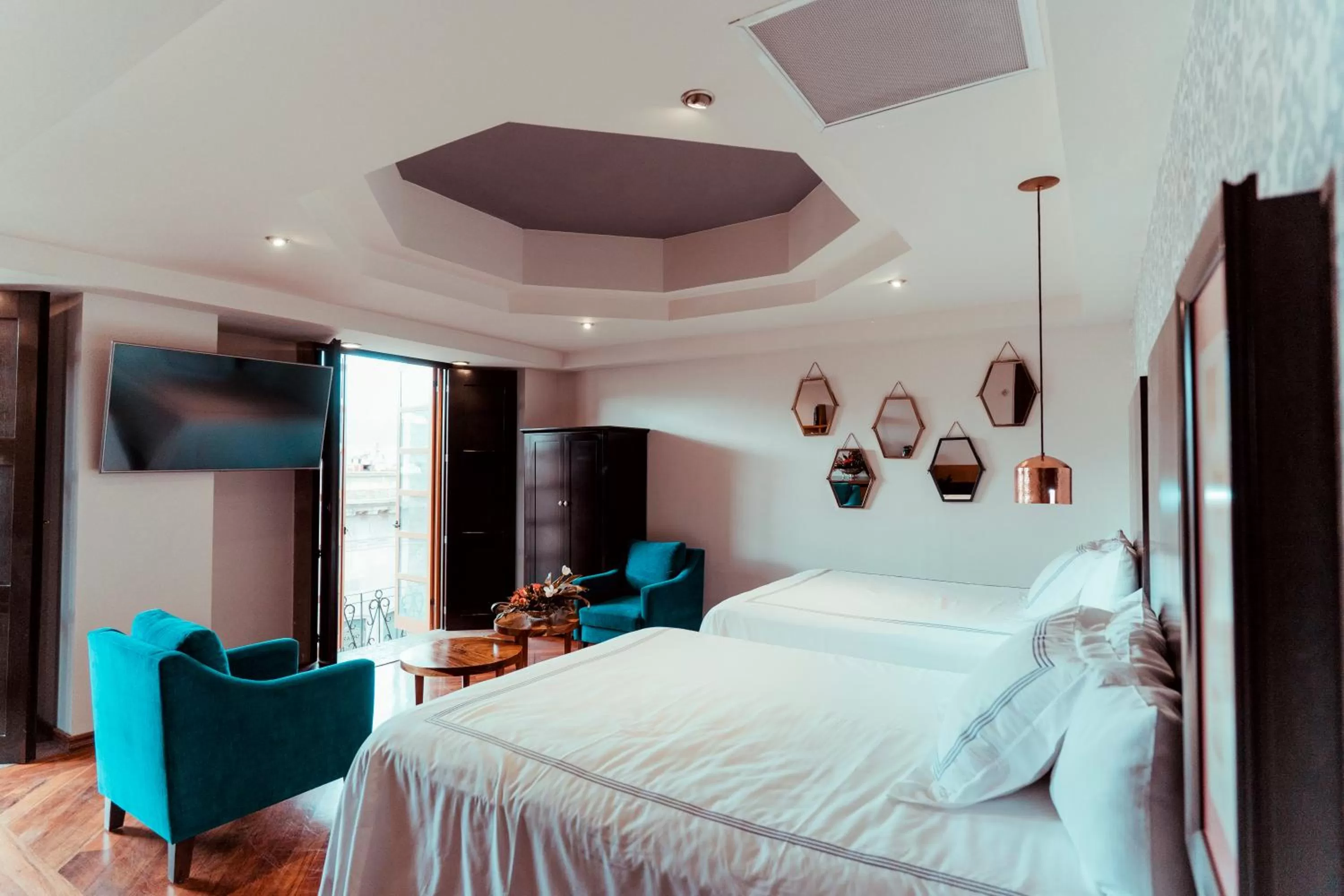 Twin Room with Balcony in Santa Rita Hotel del Arte