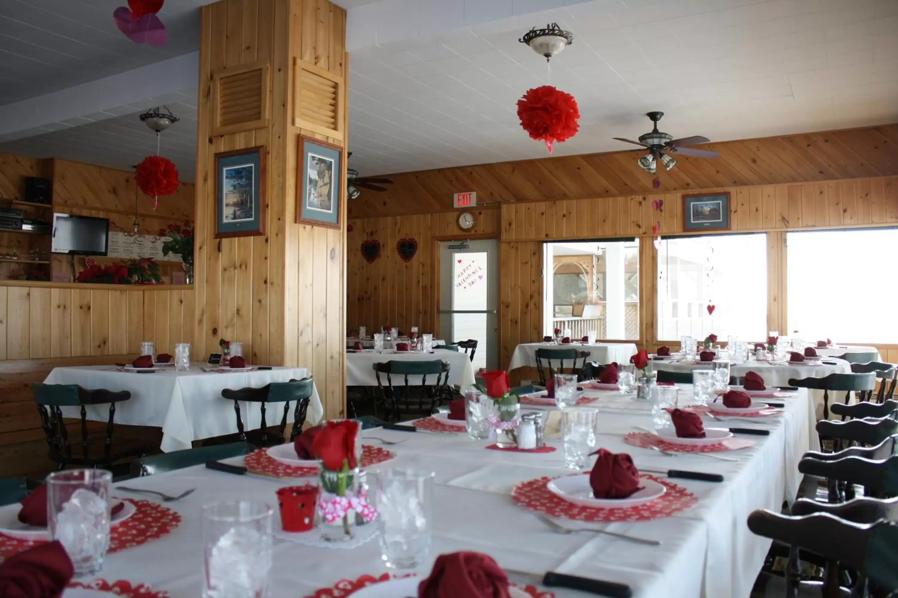 Restaurant/Places to Eat in Carolyn Beach Inn