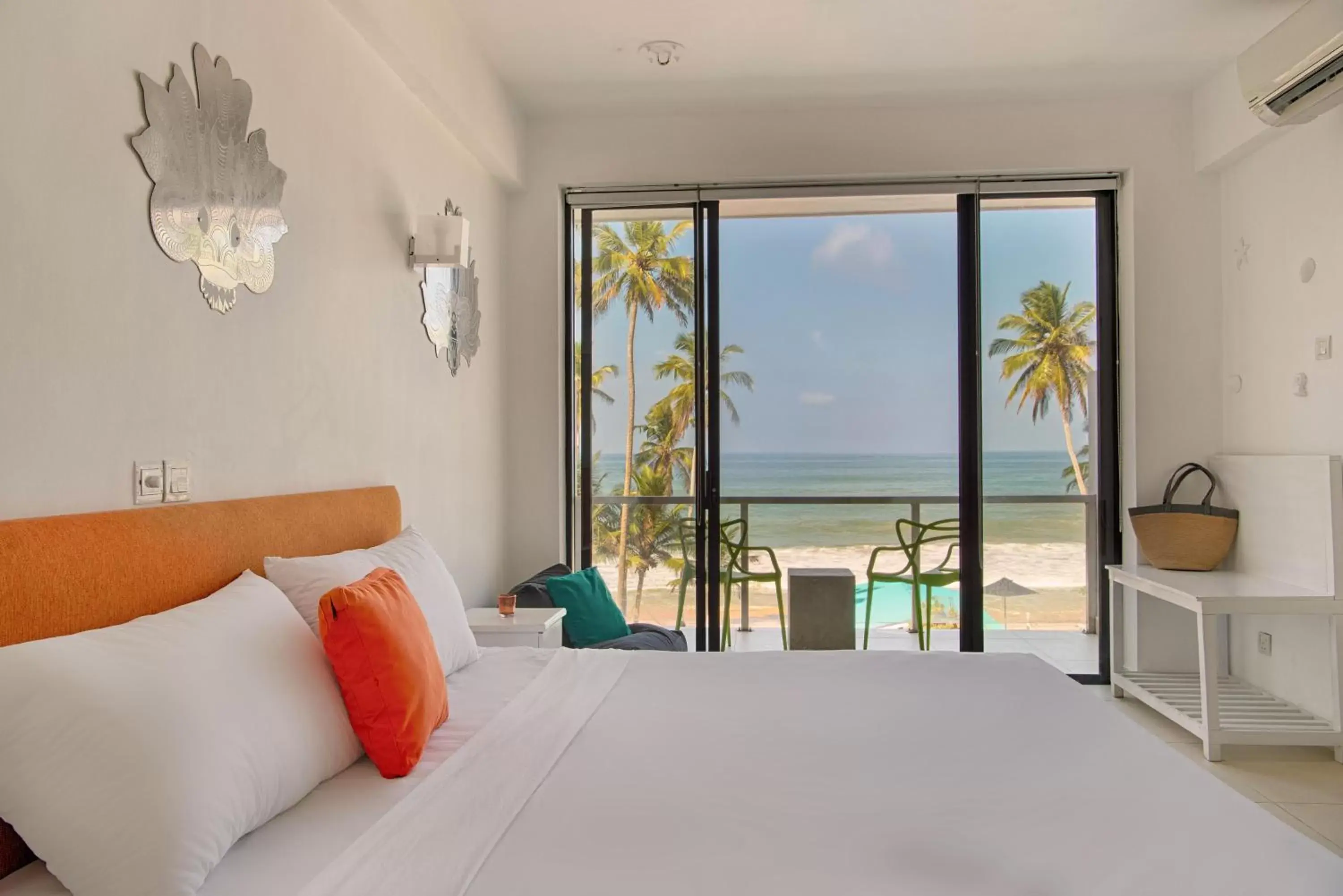 Sea view, Bed in Hotel J Ambalangoda