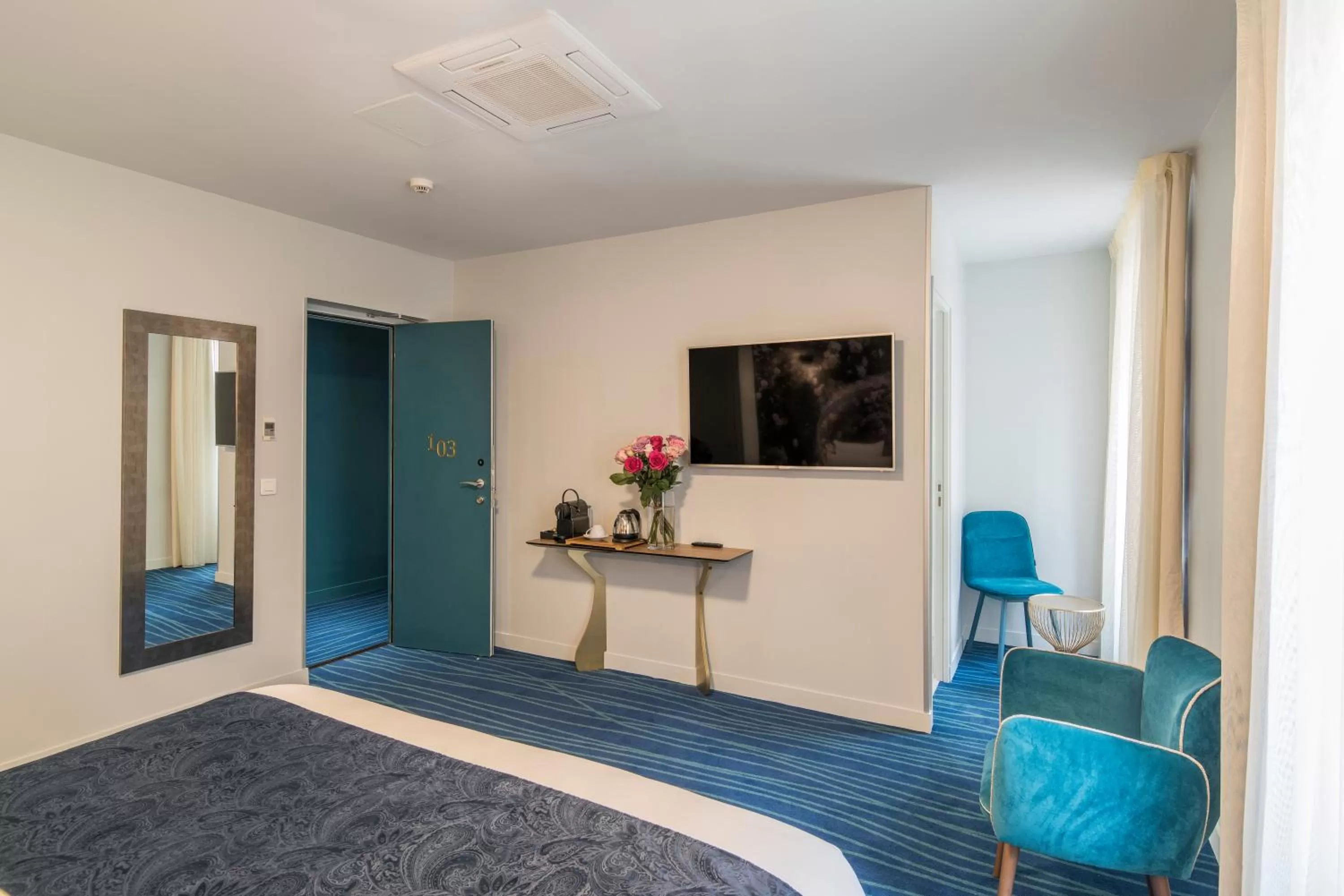 TV and multimedia, Bed in Hôtel Mercure Paris Suresnes Longchamp