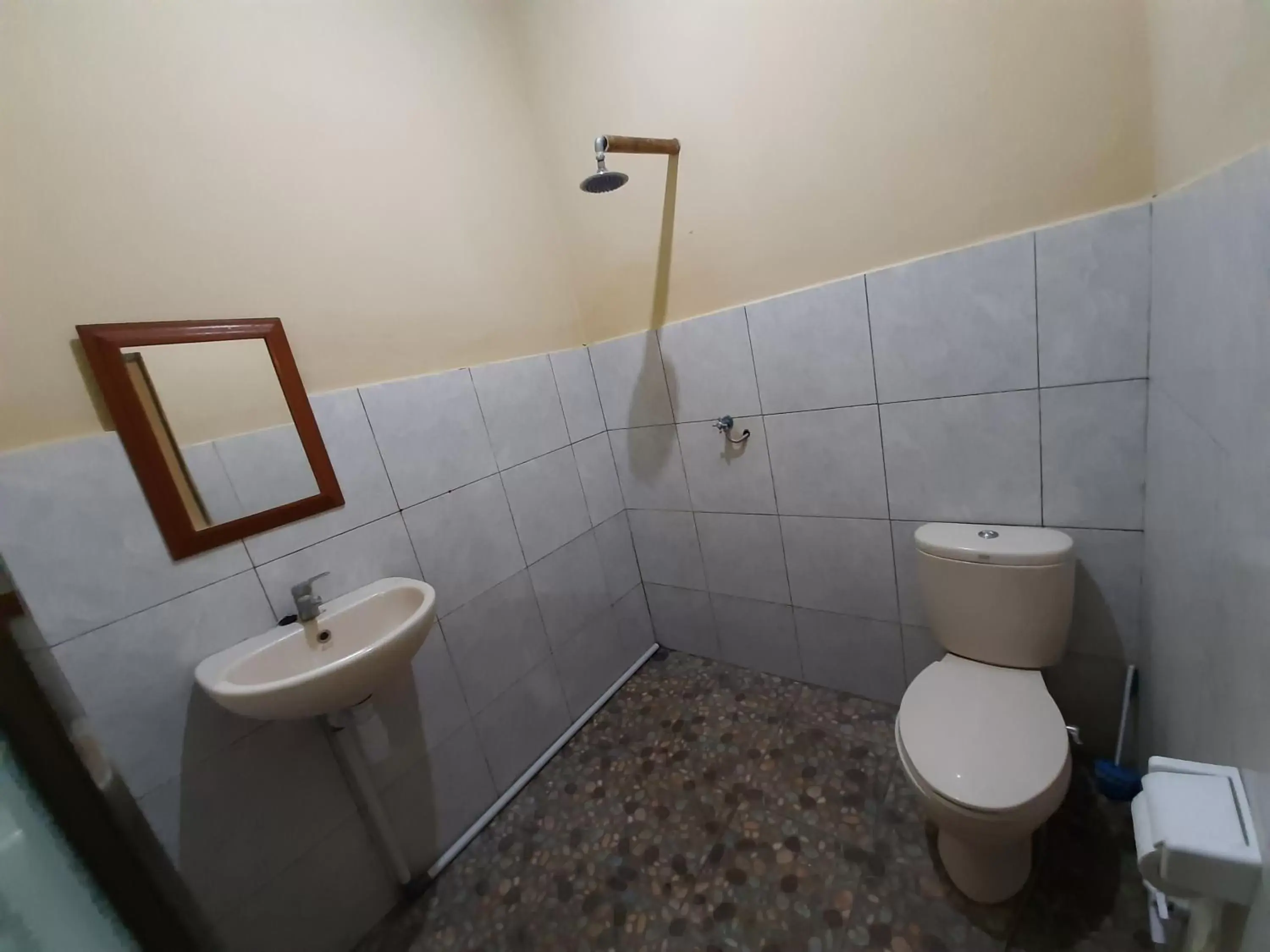 Standard Double Room with Fan in Penginapan Sedap Malam Standard Double Room with Fan in Penginapan Sedap Malam