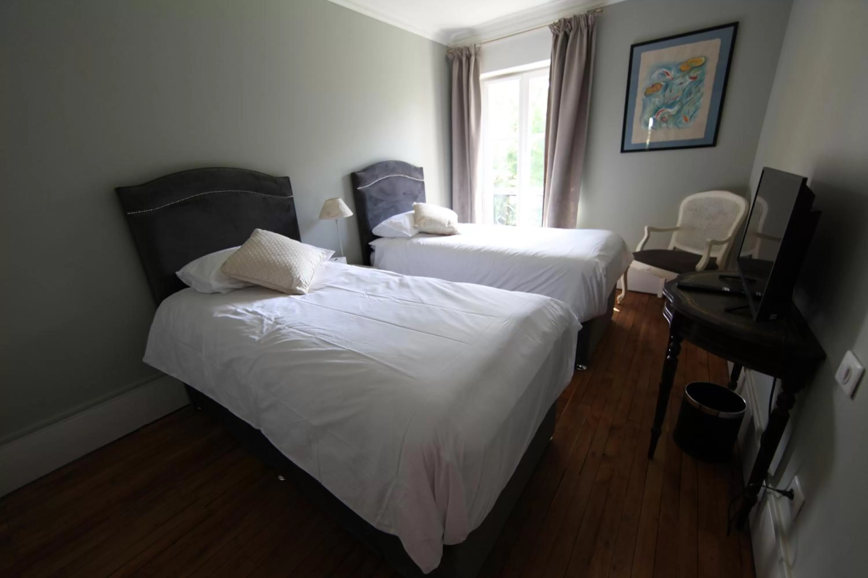 Photo of the whole room, Bed in Château de Corcelle - Chambres et table d'hôtes