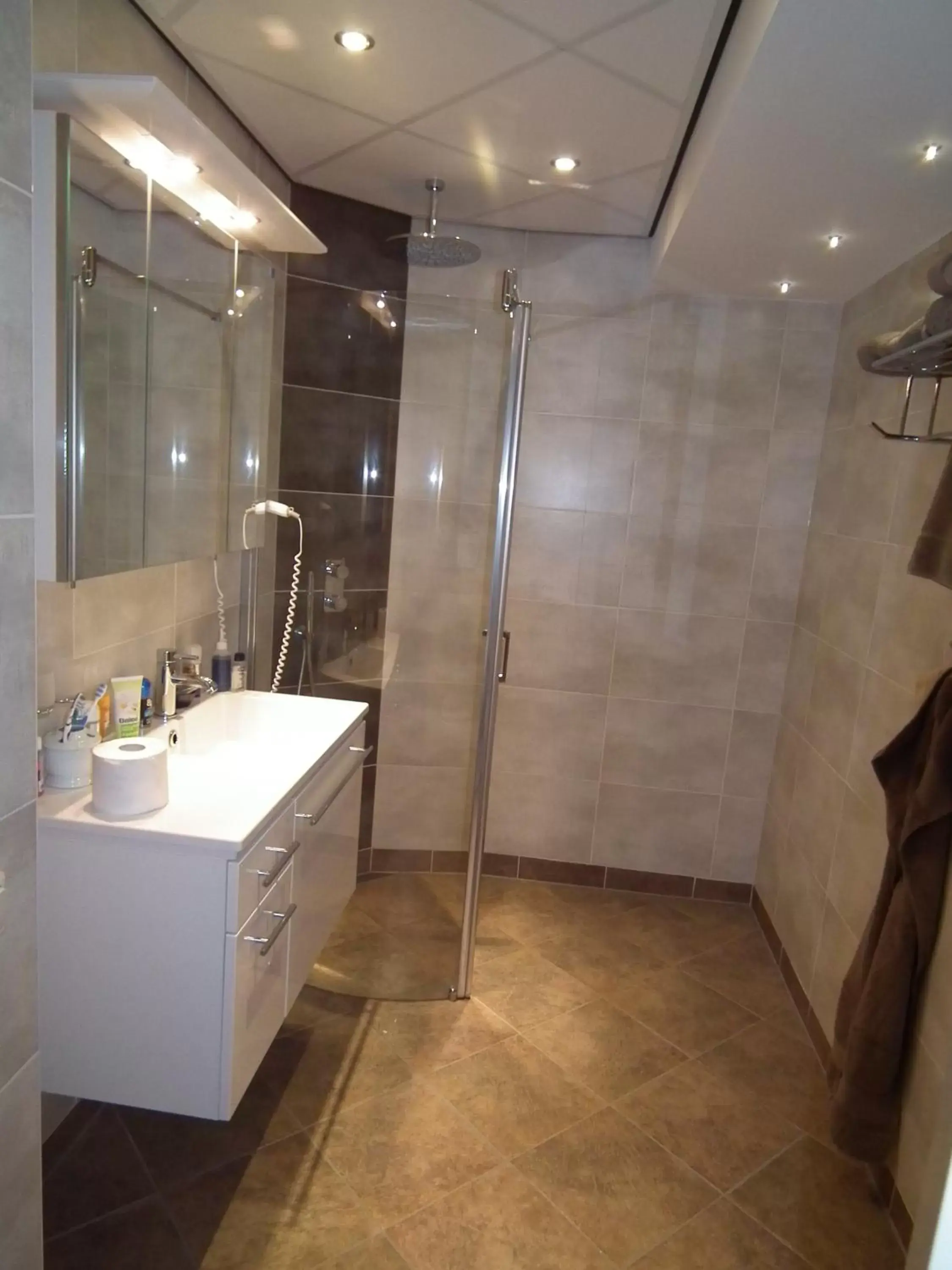 Shower, Bathroom in Hotel Workum