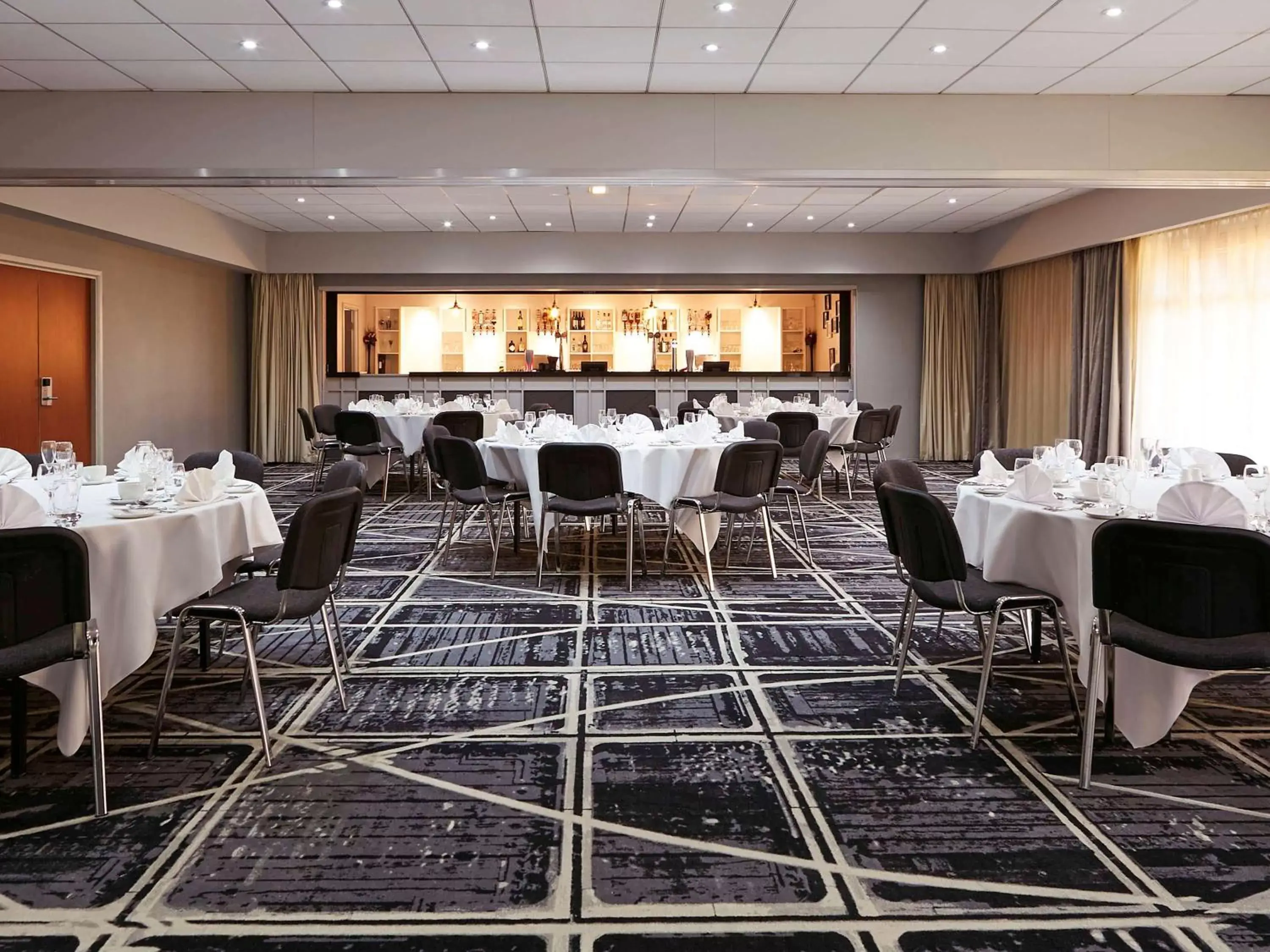 On site, Restaurant/Places to Eat in Novotel Manchester West