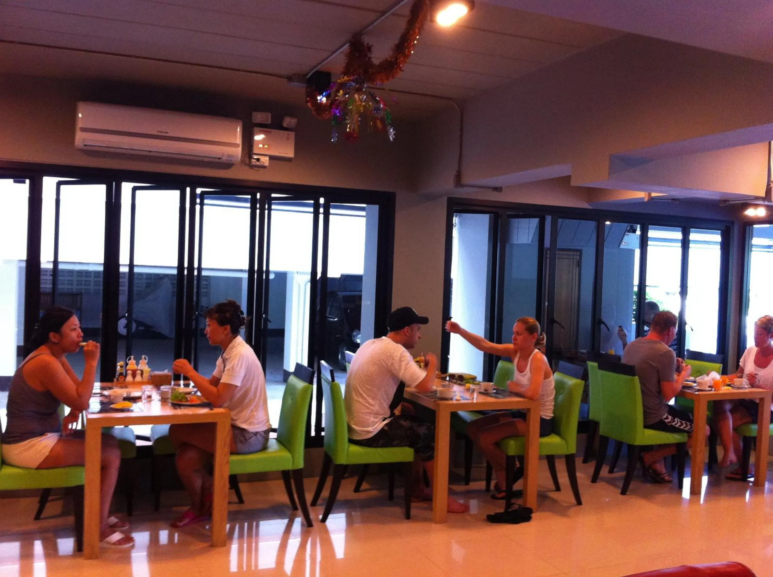 Restaurant/places to eat in The BluEco Hotel SHA Plus