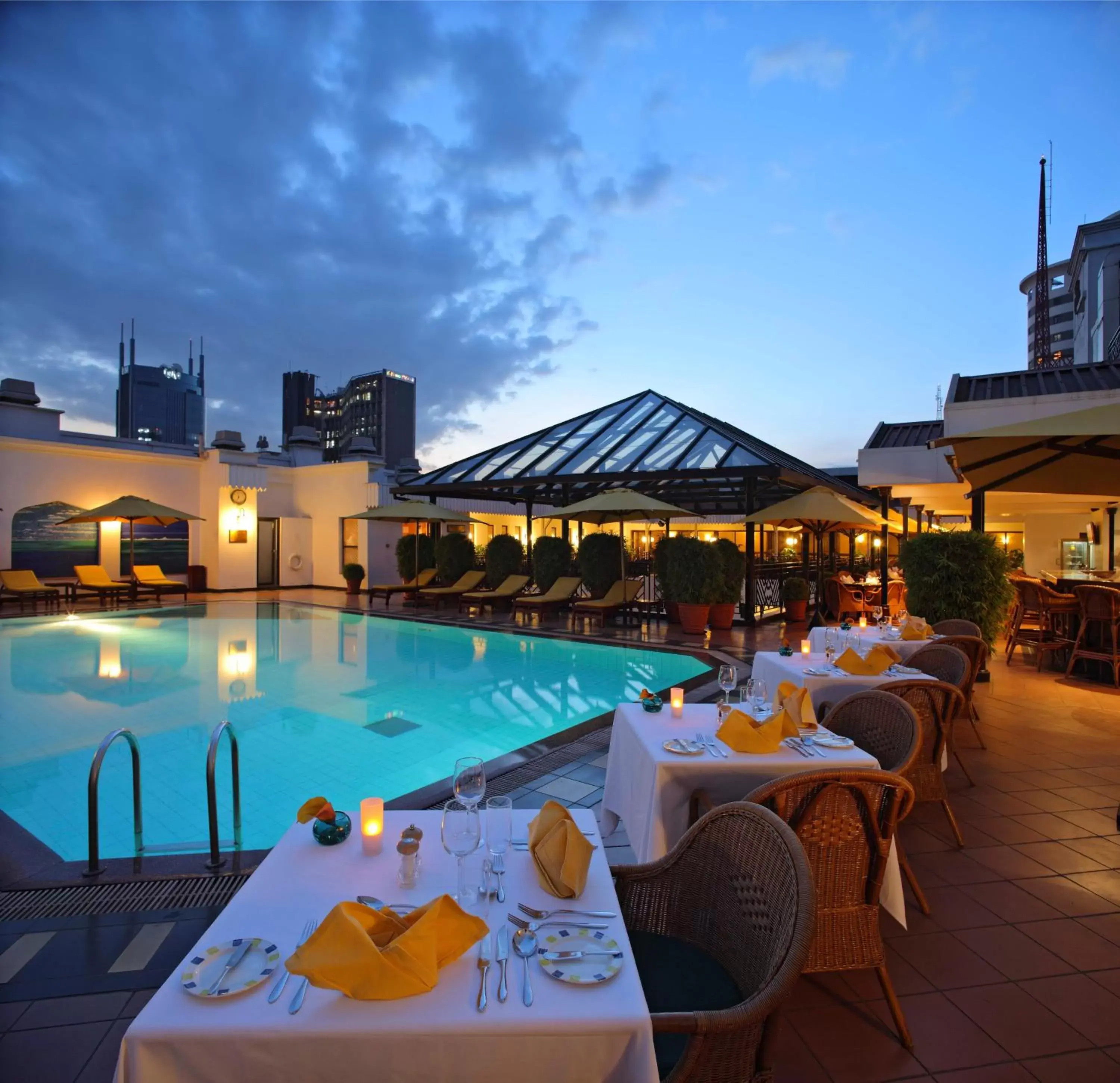 Restaurant/places to eat, Swimming Pool in Sarova Stanley