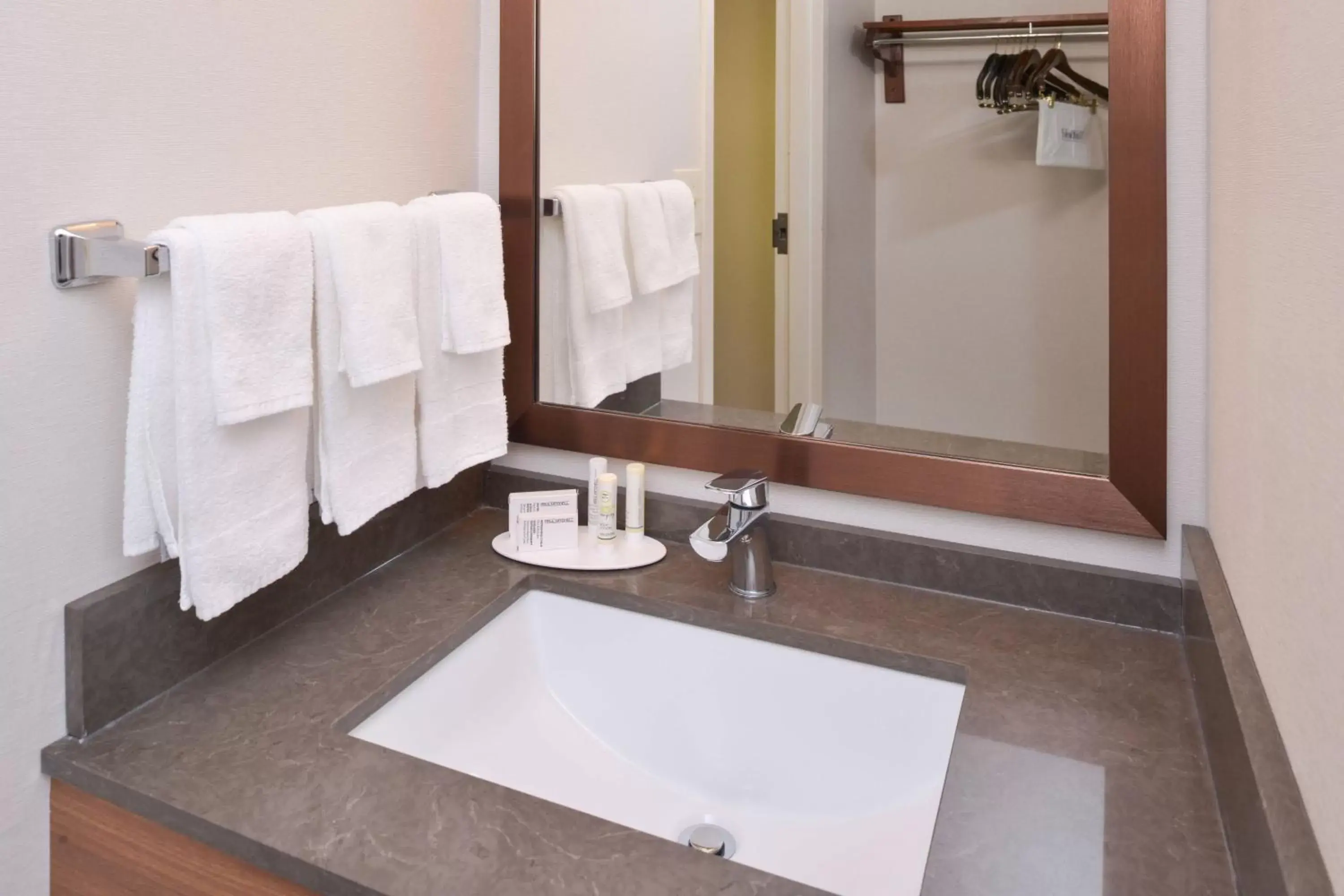 Bathroom in Fairfield Inn & Suites by Marriott Pittsburgh New Stanton