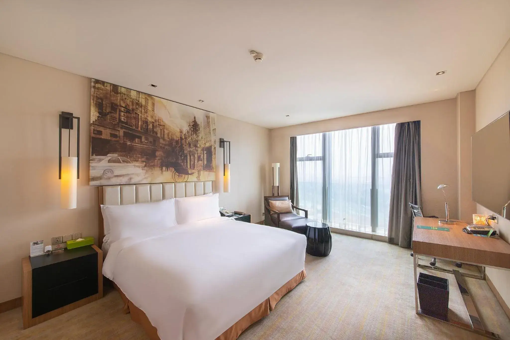 Photo of the whole room, Bed in Holiday Inn Guangzhou Science City, an IHG Hotel