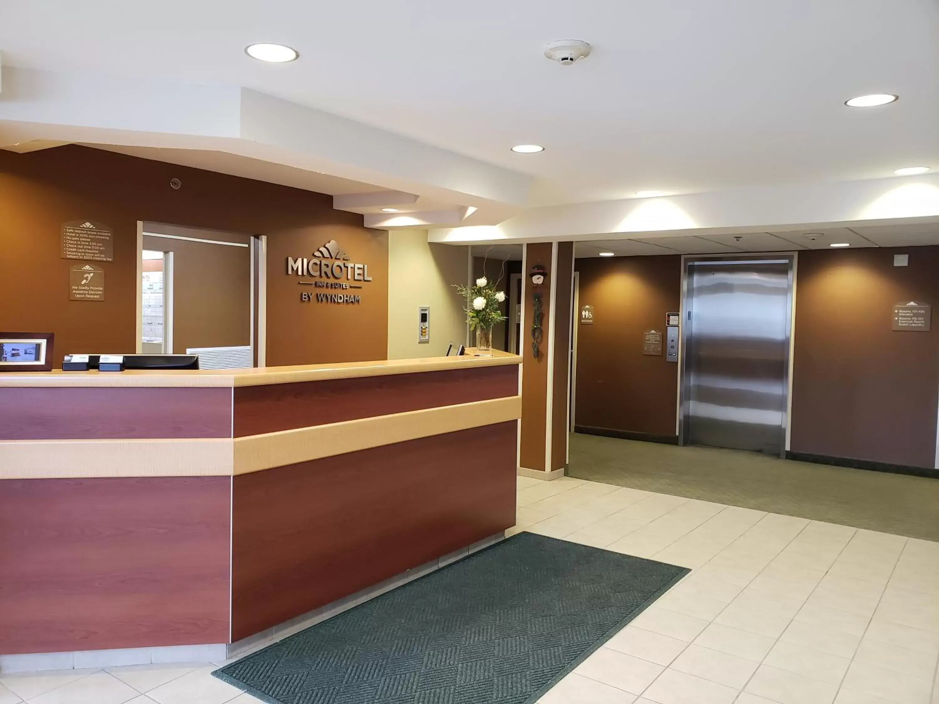 Staff, Lobby/Reception in Microtel Inn & Suites Dover by Wyndham