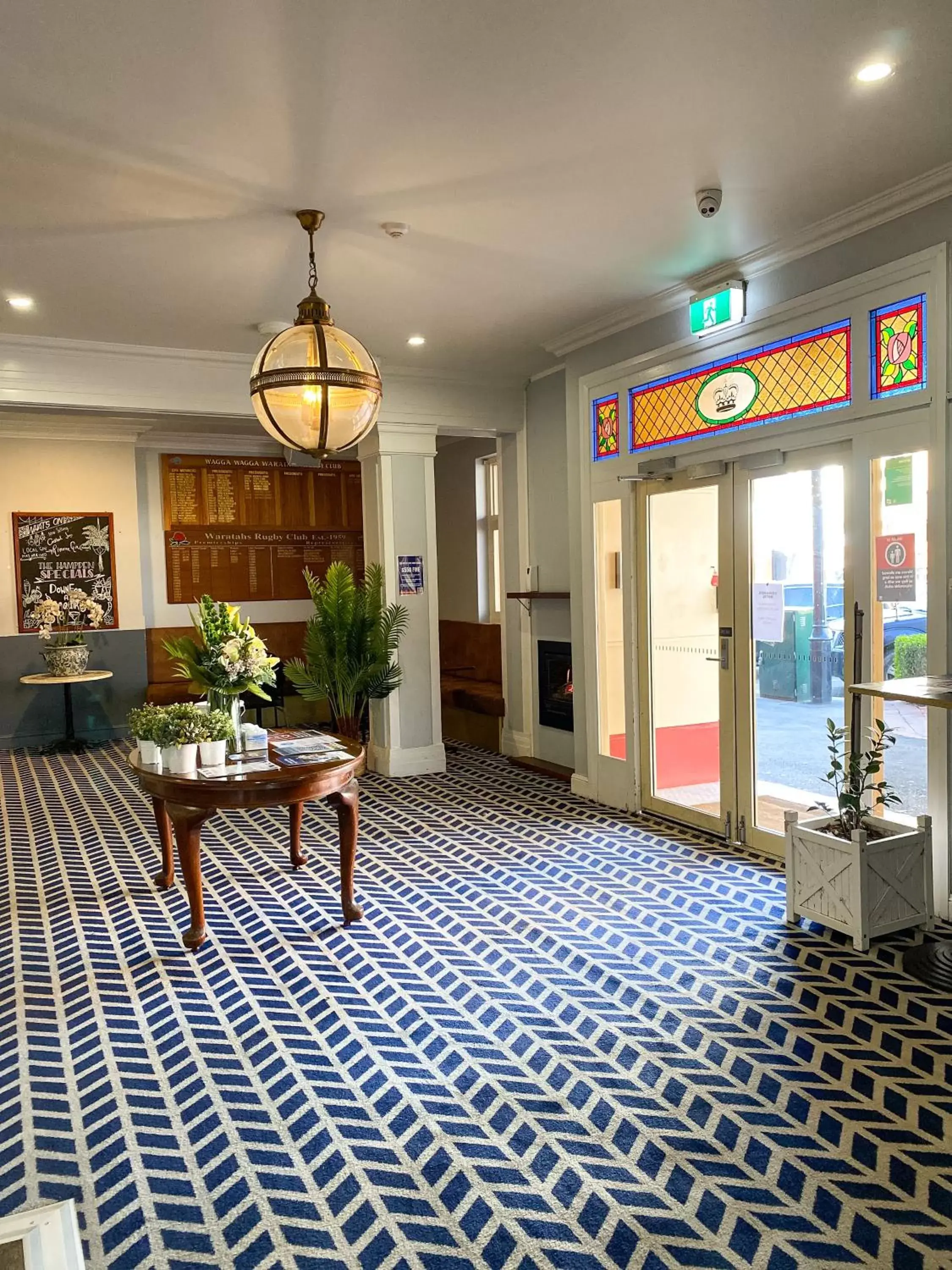 Lobby or reception in Romano's Hotel & Suites Wagga Wagga