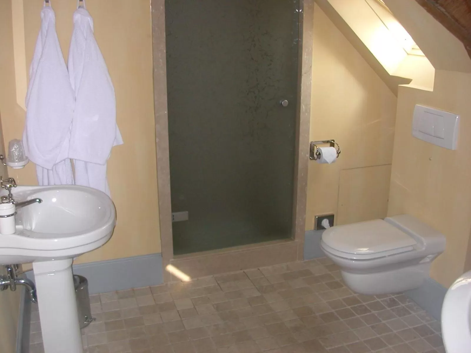 Bathroom in Hotel Recour