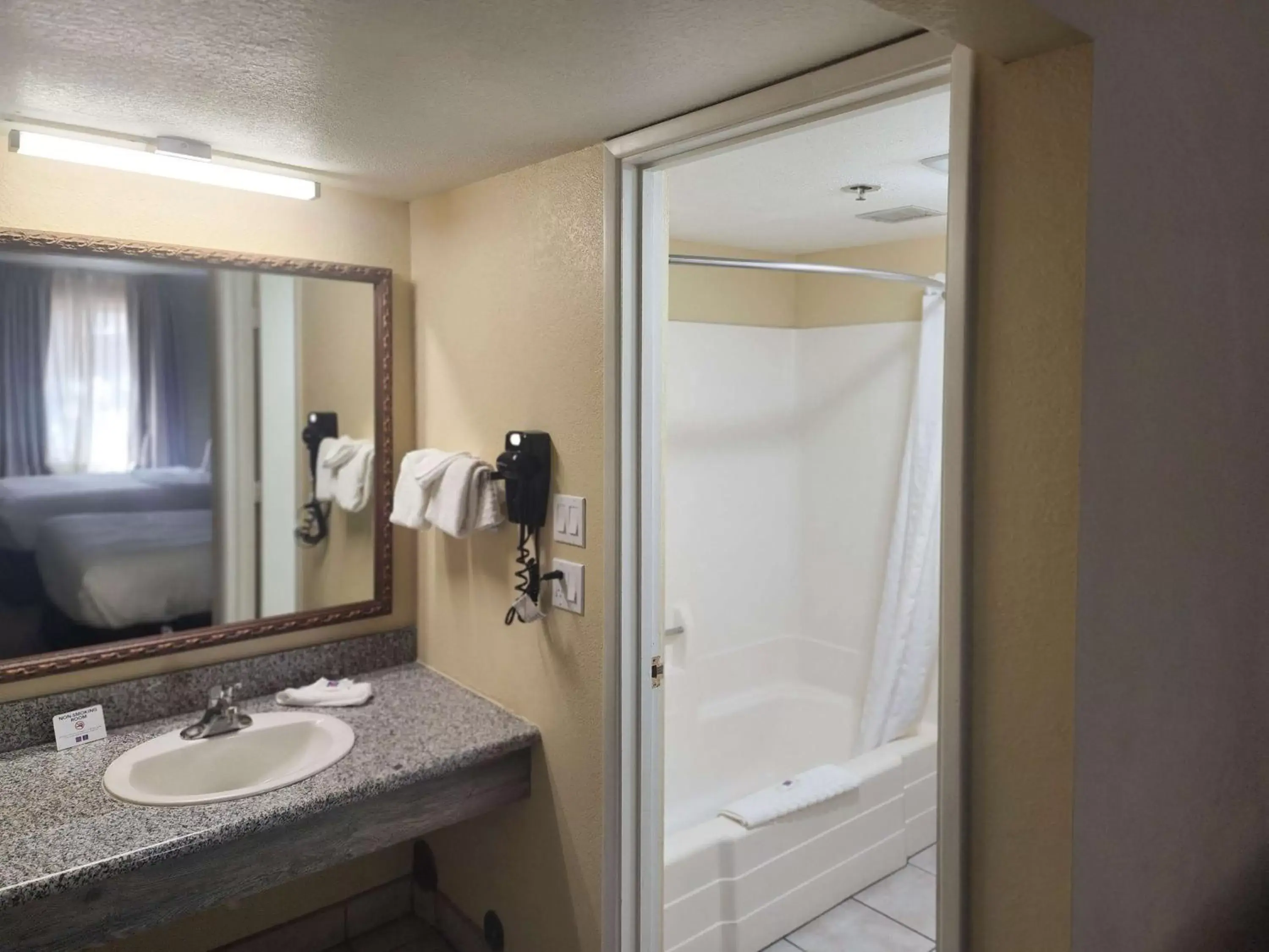 Bedroom, Bathroom in Studio 6 Suites - Willcox, AZ