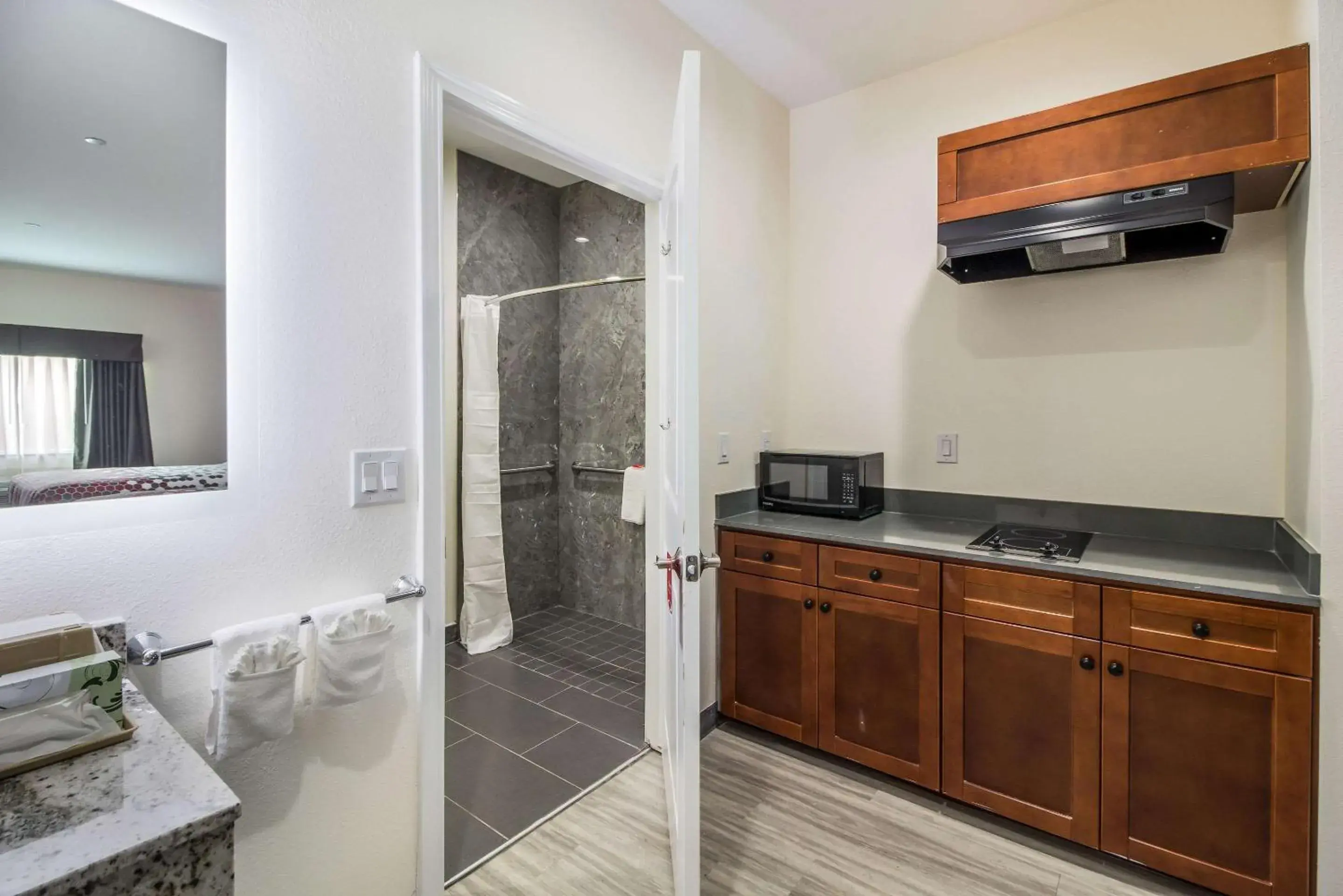 Photo of the whole room, Bathroom in Econo Lodge Inn & Suites Humble FM1960 - IAH Airport