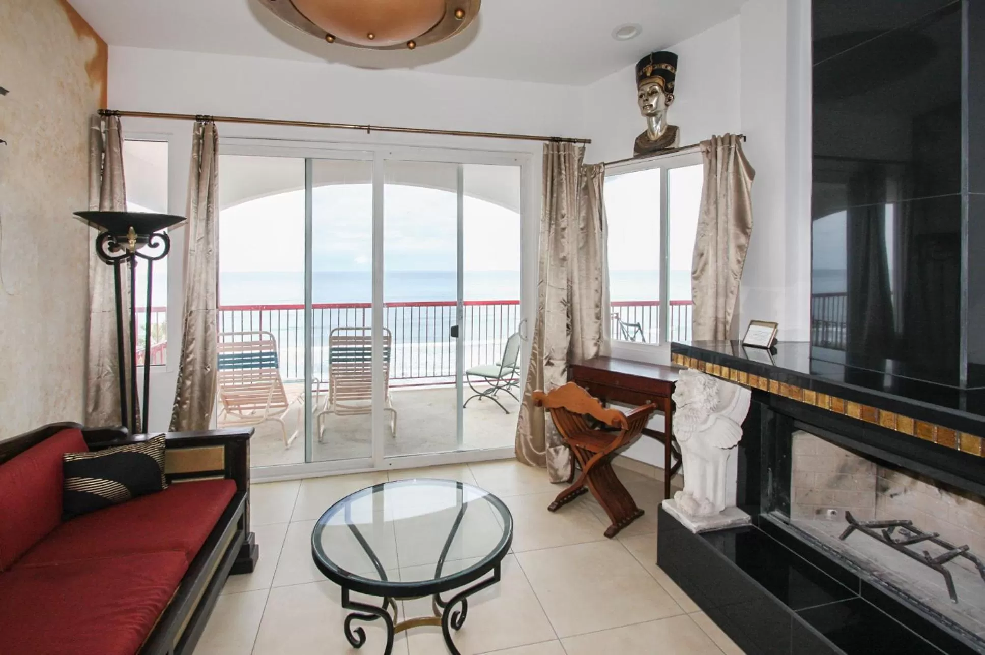 Photo of the whole room in Poco Cielo Hotel