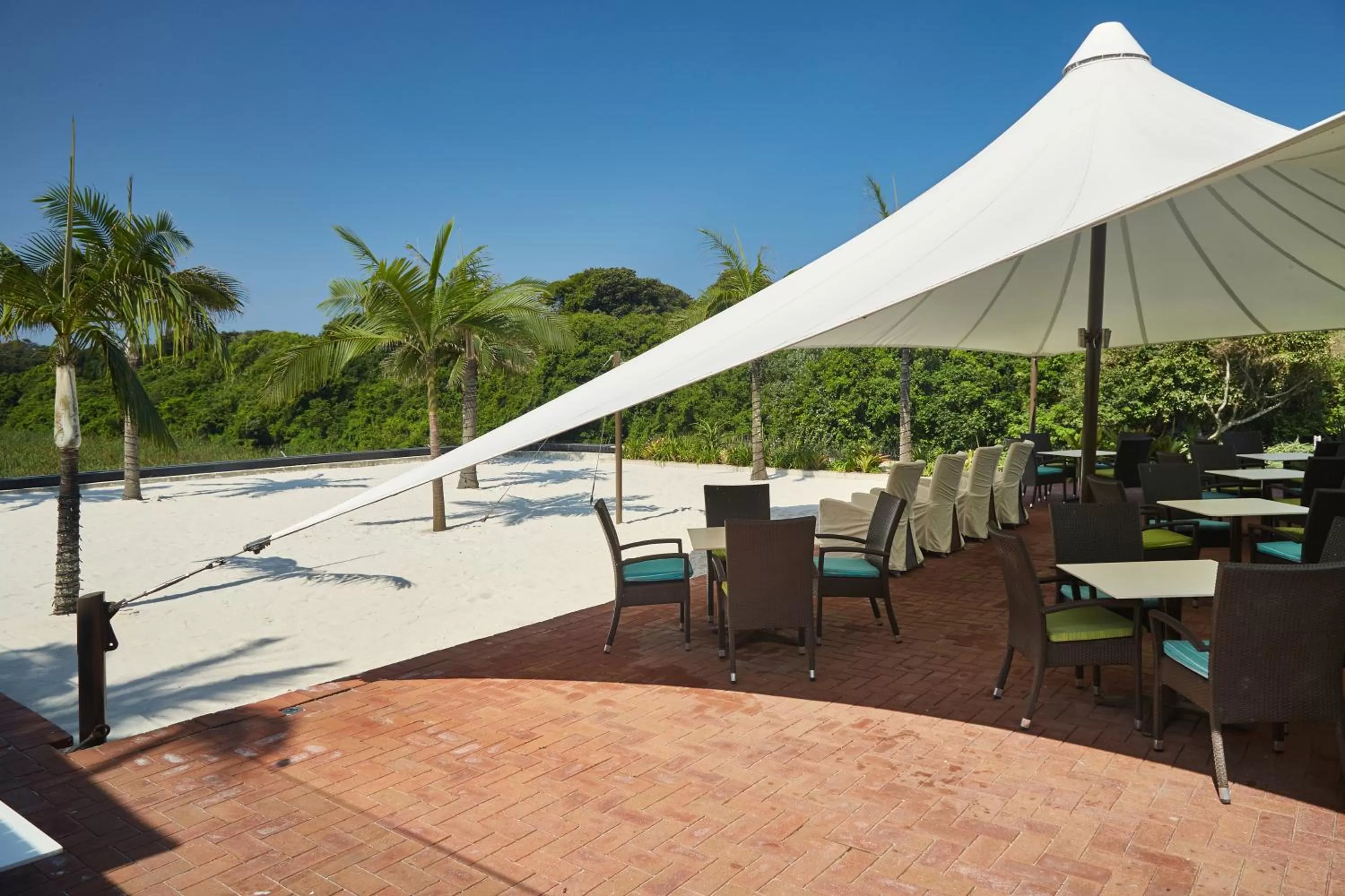 Lounge or bar in First Group Breakers Resort - Official