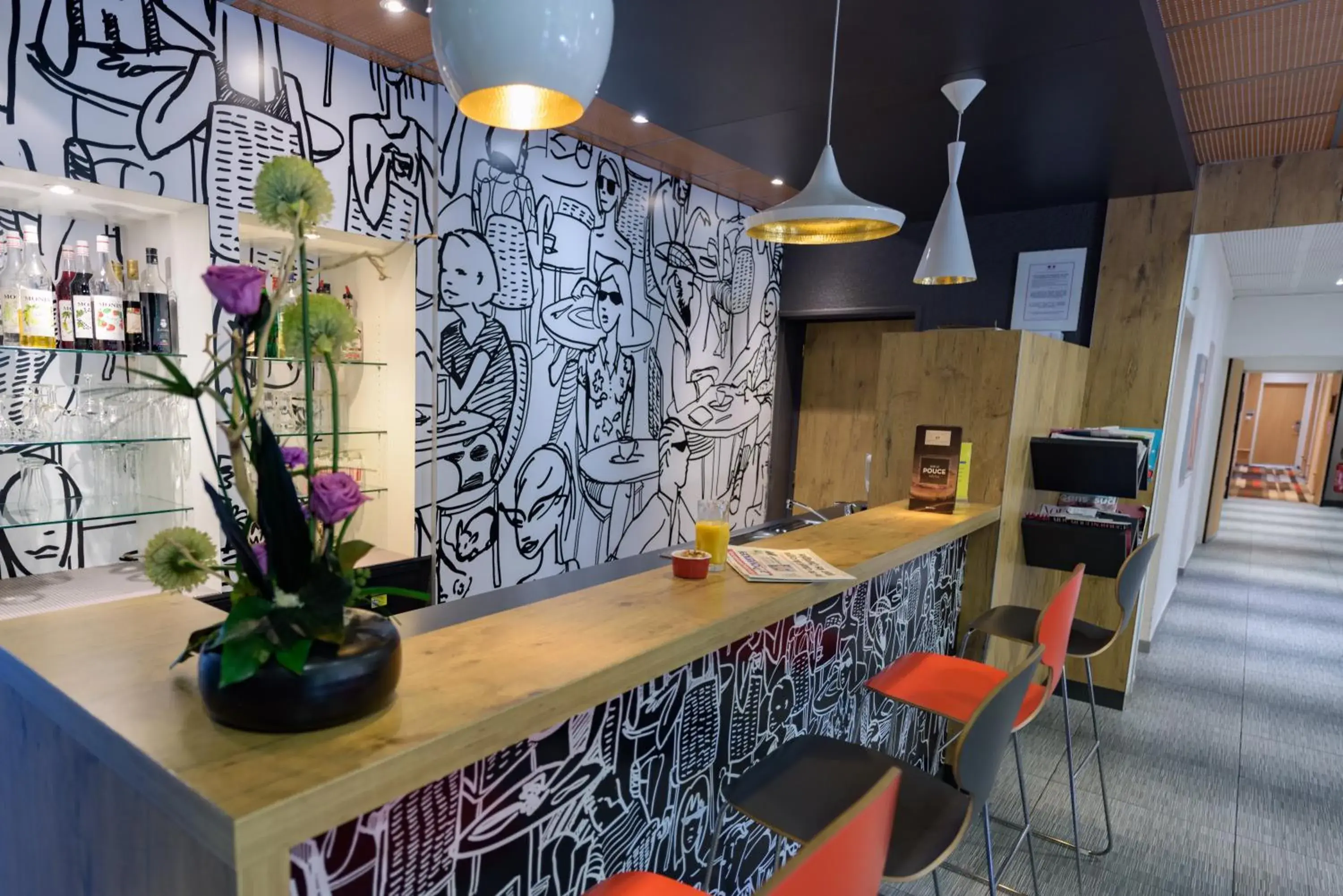 Lounge or bar in ibis Avignon Centre Pont De L'Europe Lounge or bar in ibis Avignon Centre Pont De L'Europe