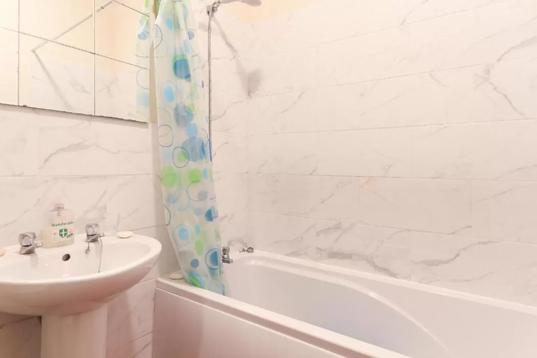Bathroom in Bradford Digs