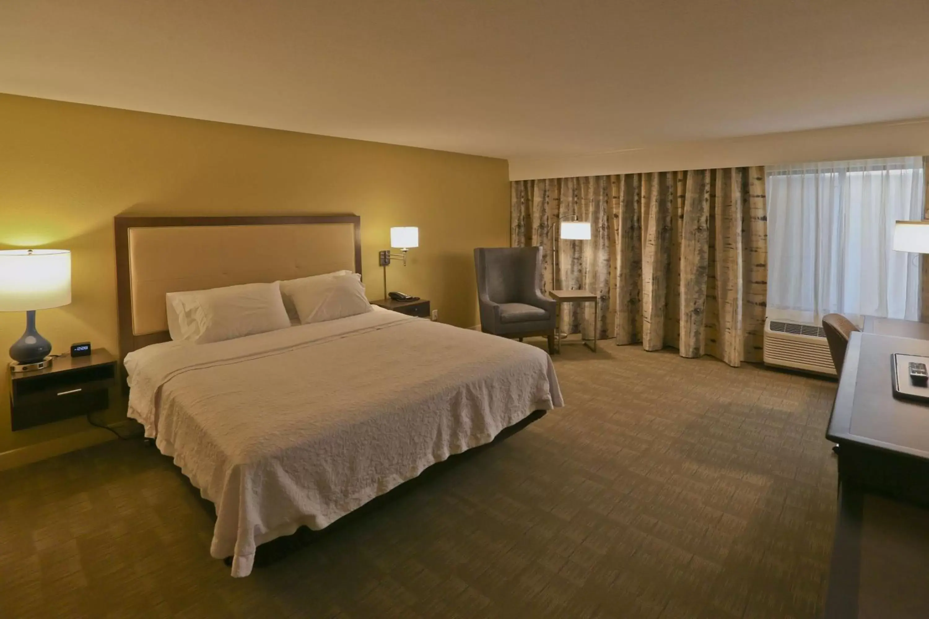 Bedroom, Bed in Hampton Inn Billings