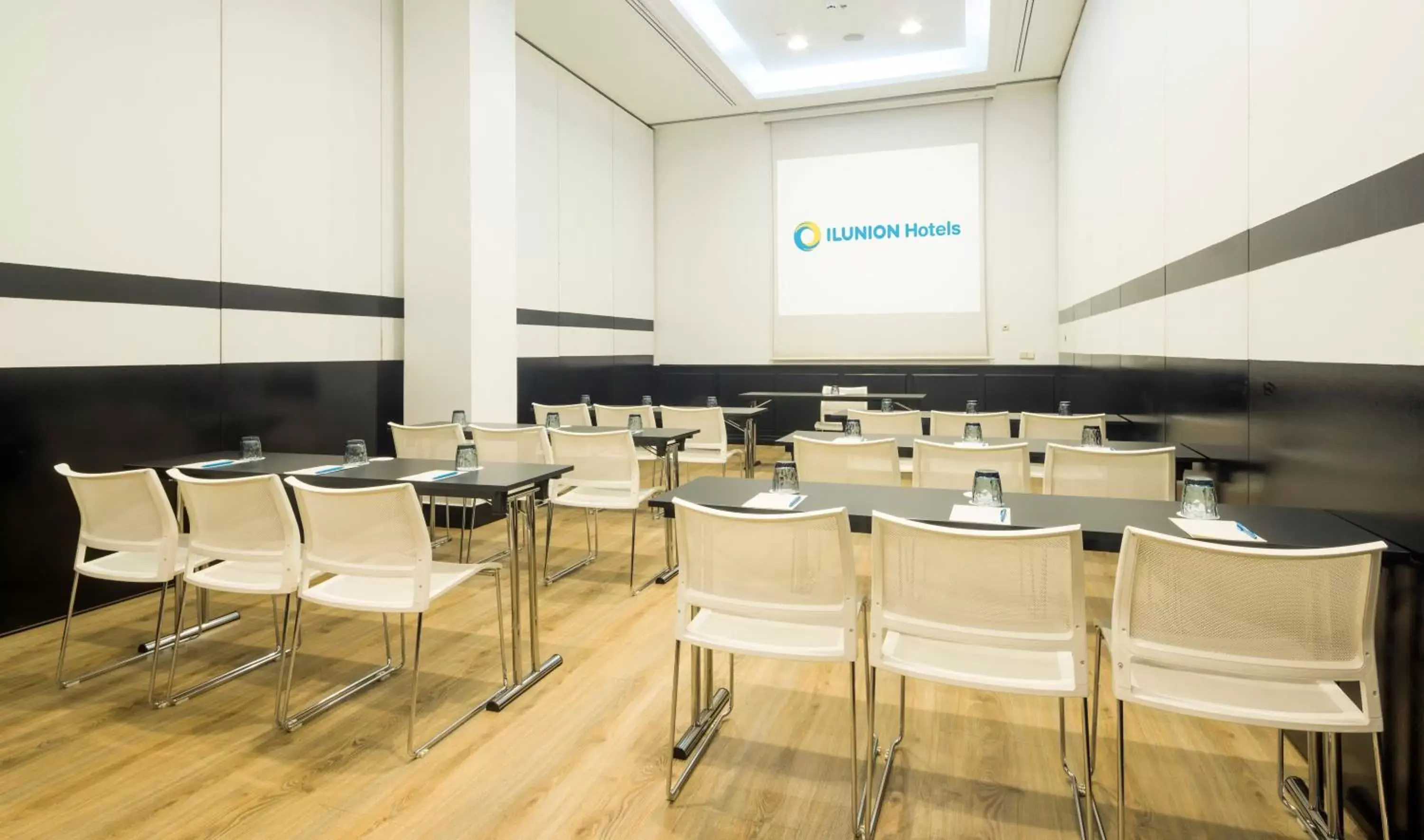 Meeting/conference room in Ilunion Suites Madrid