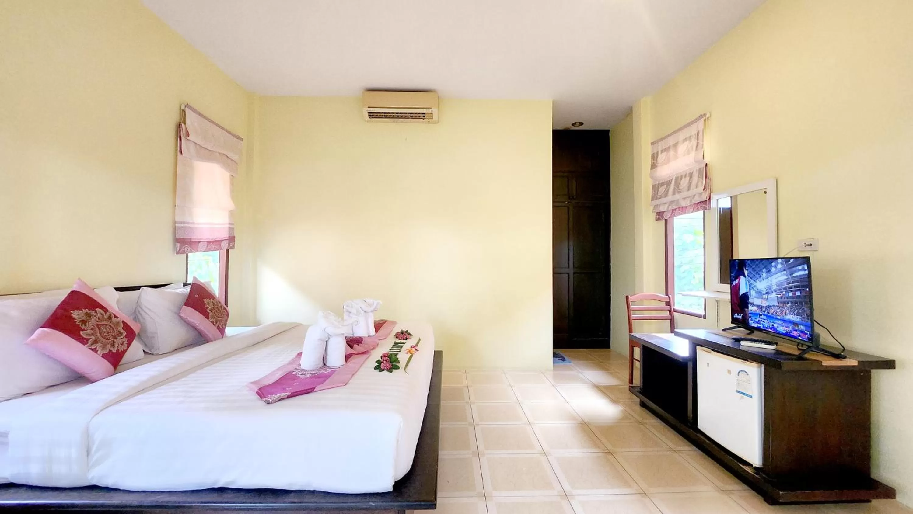 Bed in Sawaddee Aonang Resort