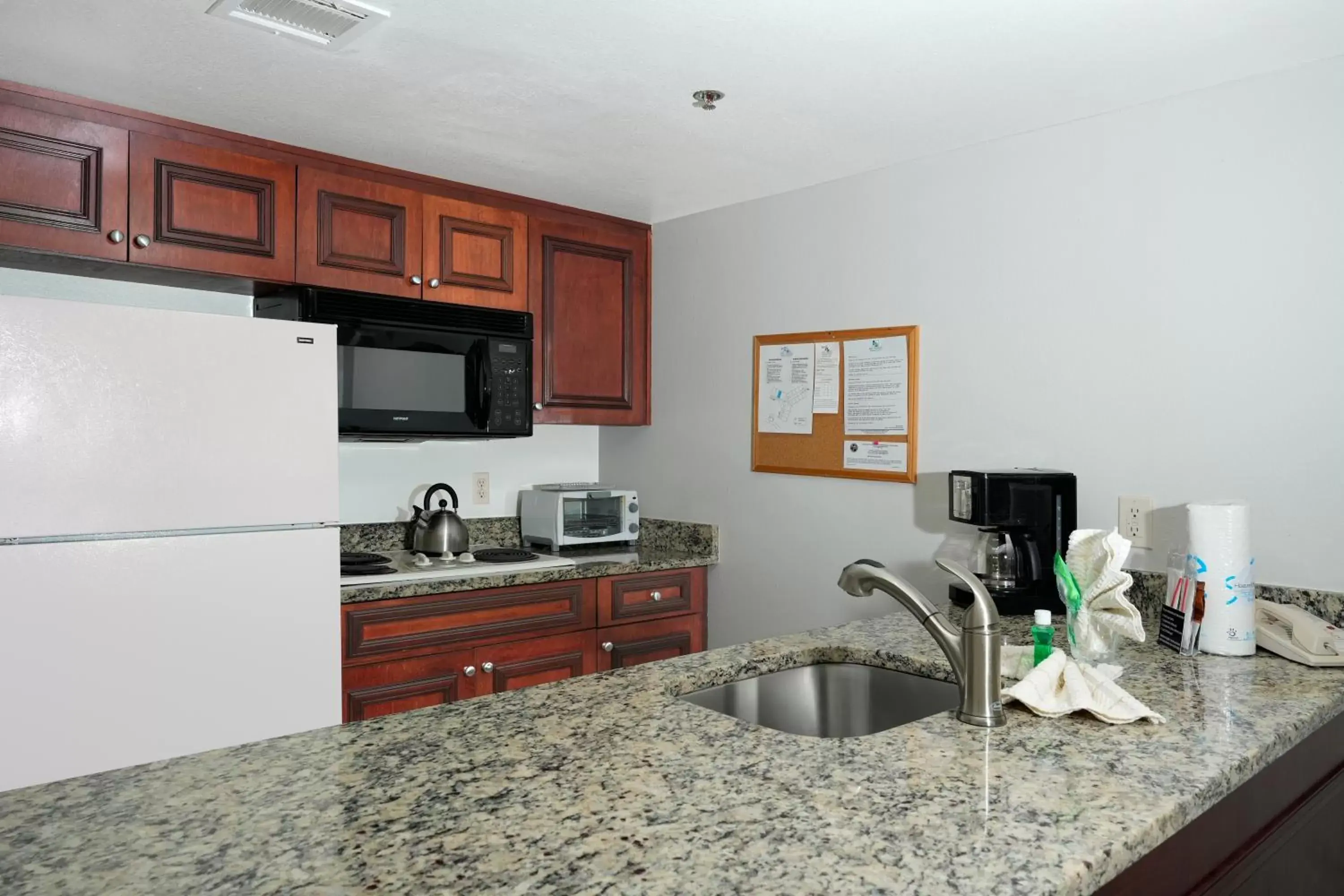 kitchen, Kitchen/Kitchenette in Parc Corniche Condominium Suites