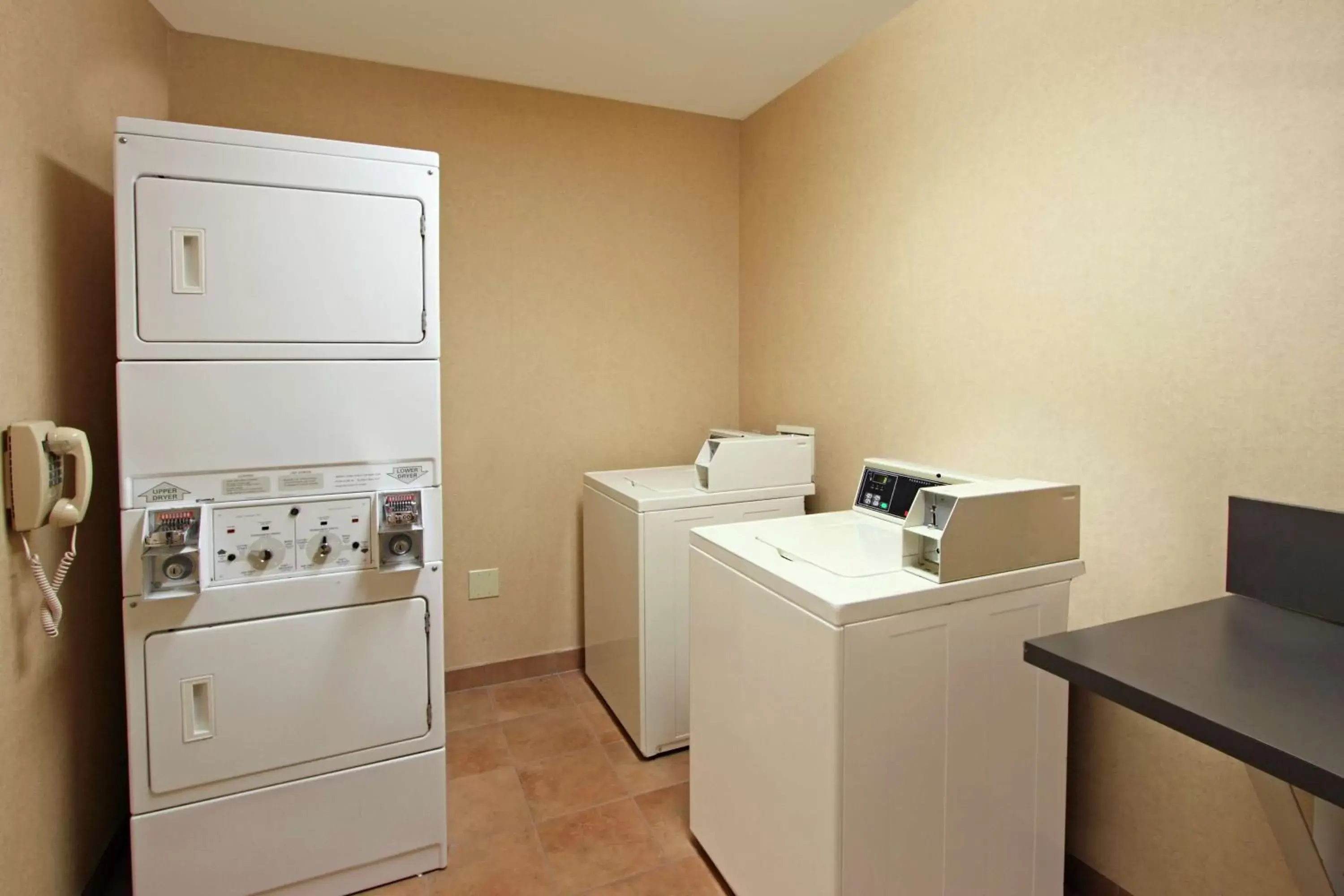 Property building, Kitchen/Kitchenette in Homewood Suites by Hilton Chesapeake - Greenbrier