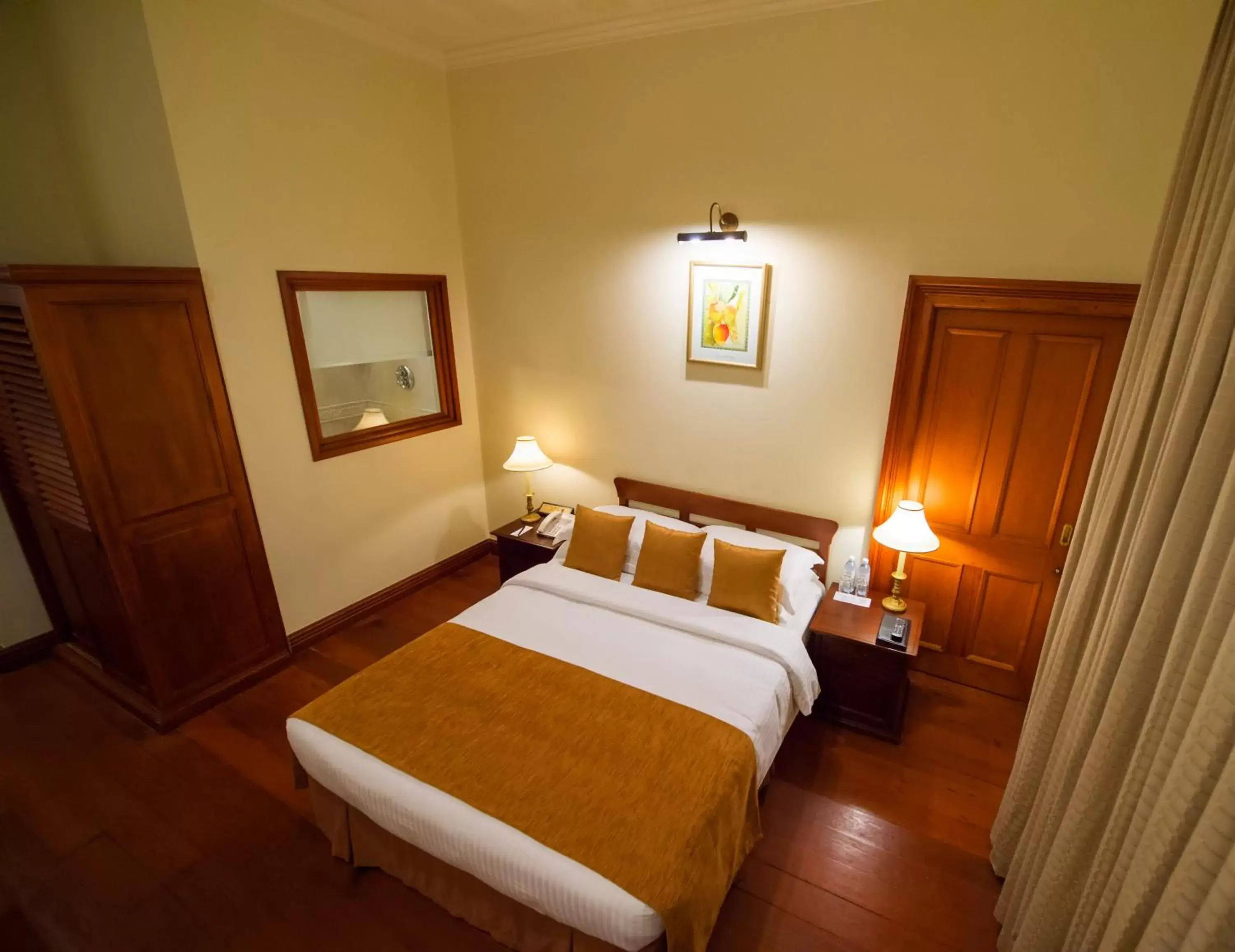 Bedroom, Bed in Galle Face Hotel