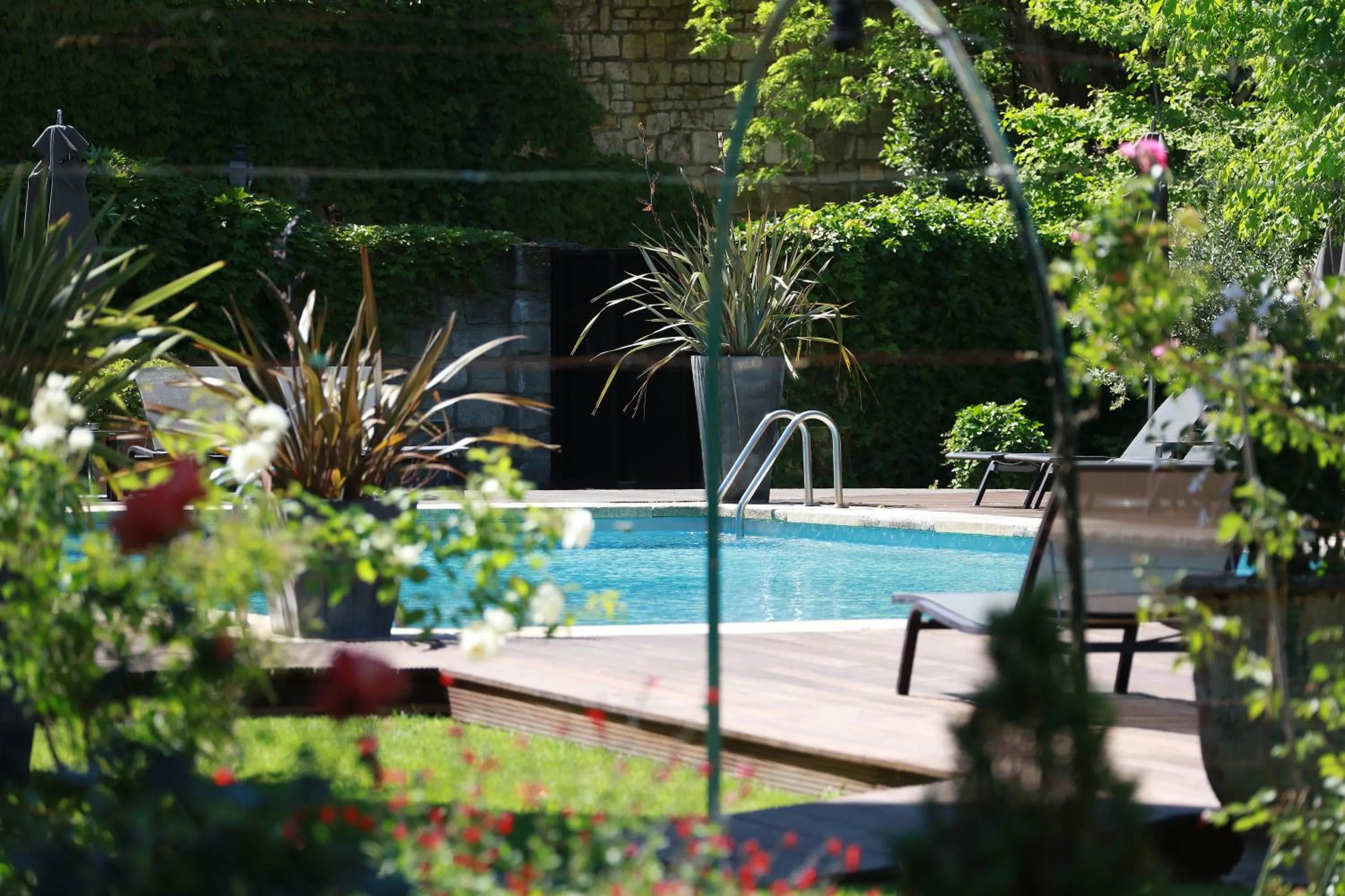 Swimming pool in Le Prieure