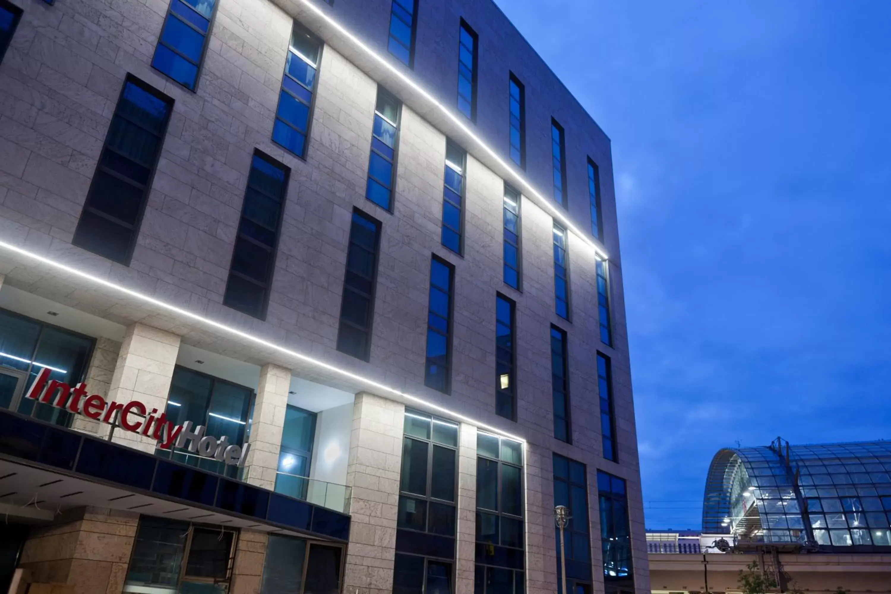 Facade/entrance, Property Building in IntercityHotel Berlin Hauptbahnhof