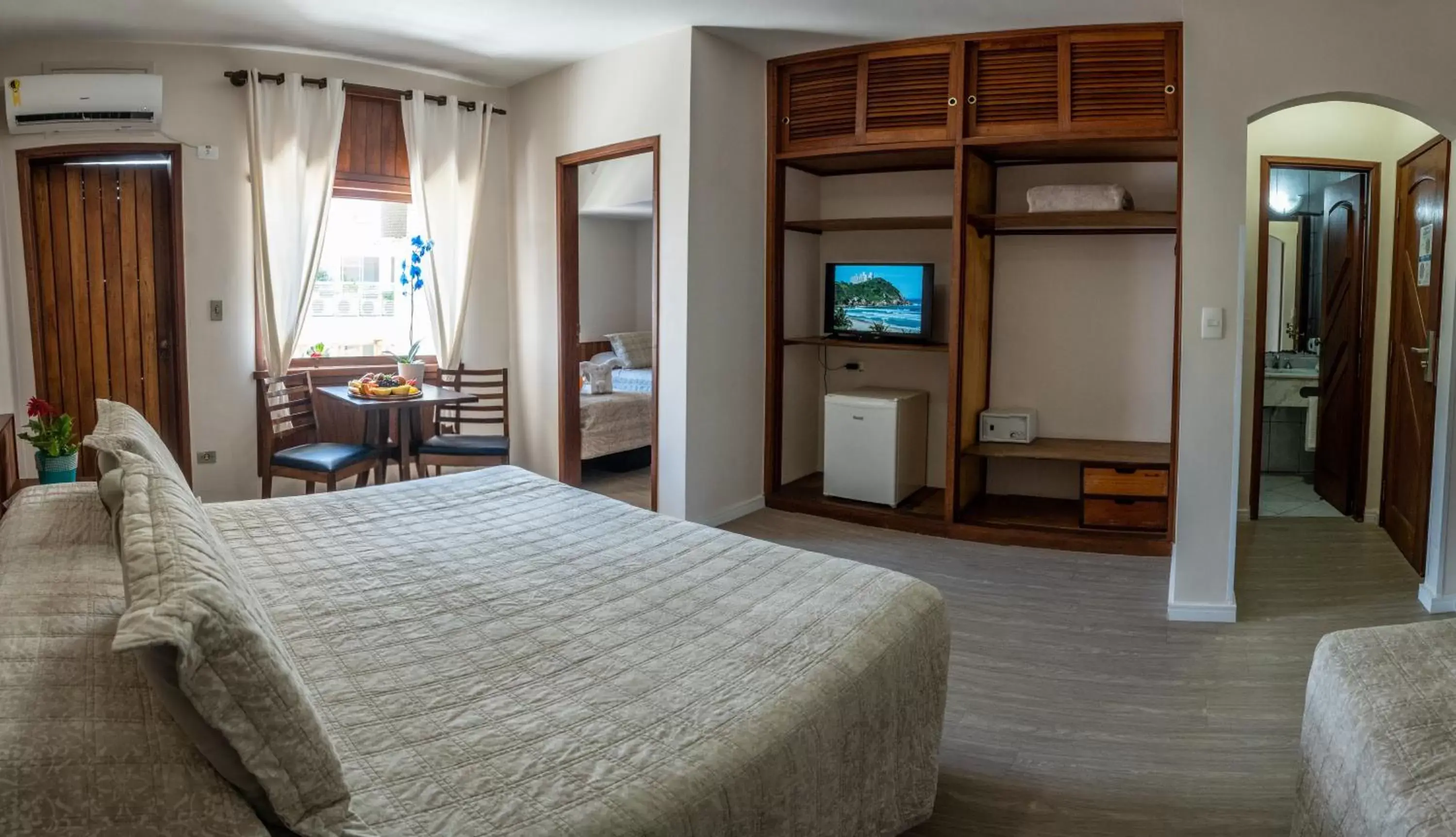 Photo of the whole room, Bed in Strand Hotel Guarujá Frente Mar
