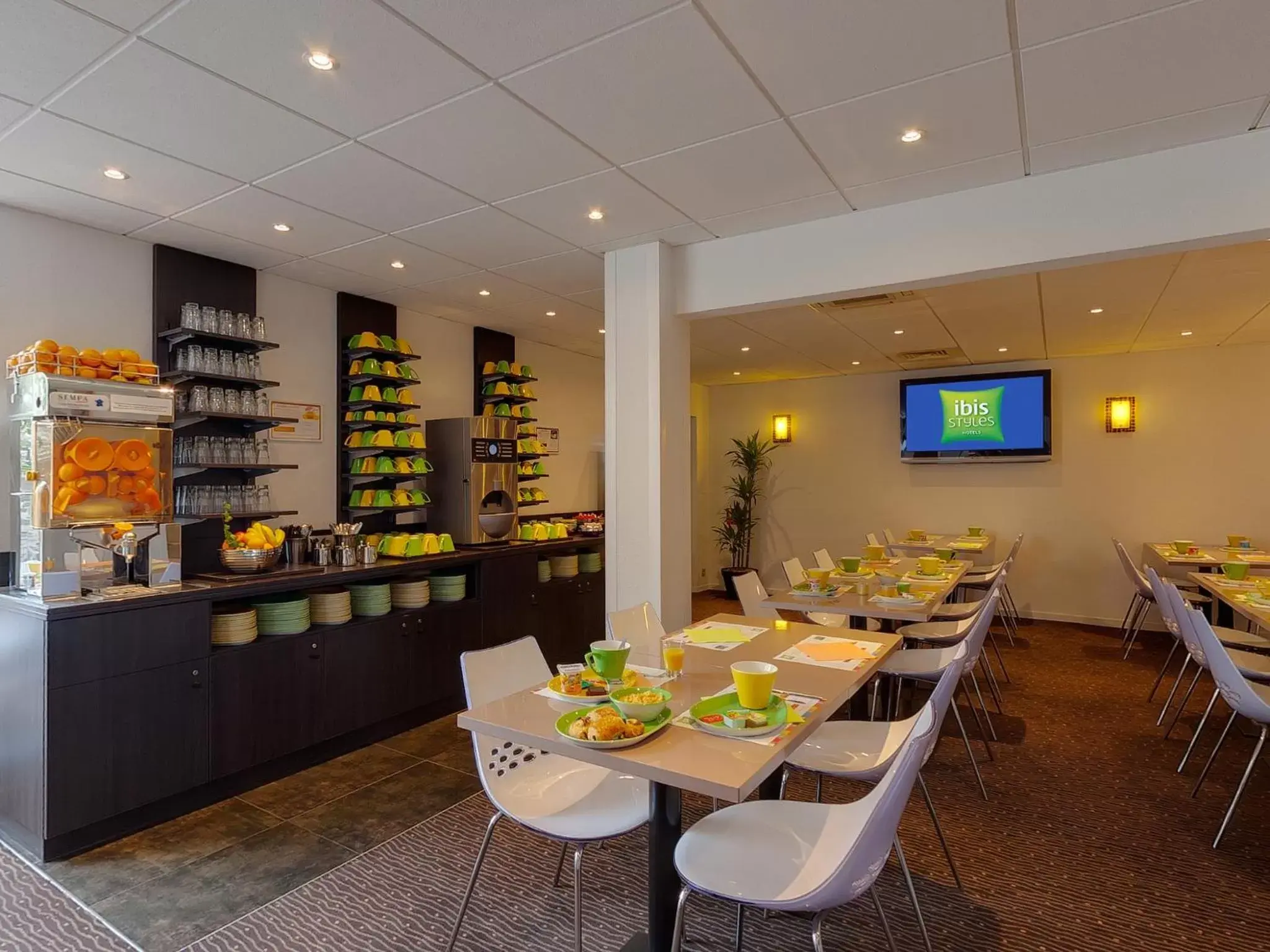 Buffet breakfast, Restaurant/Places to Eat in ibis Styles Rennes Centre Gare Nord