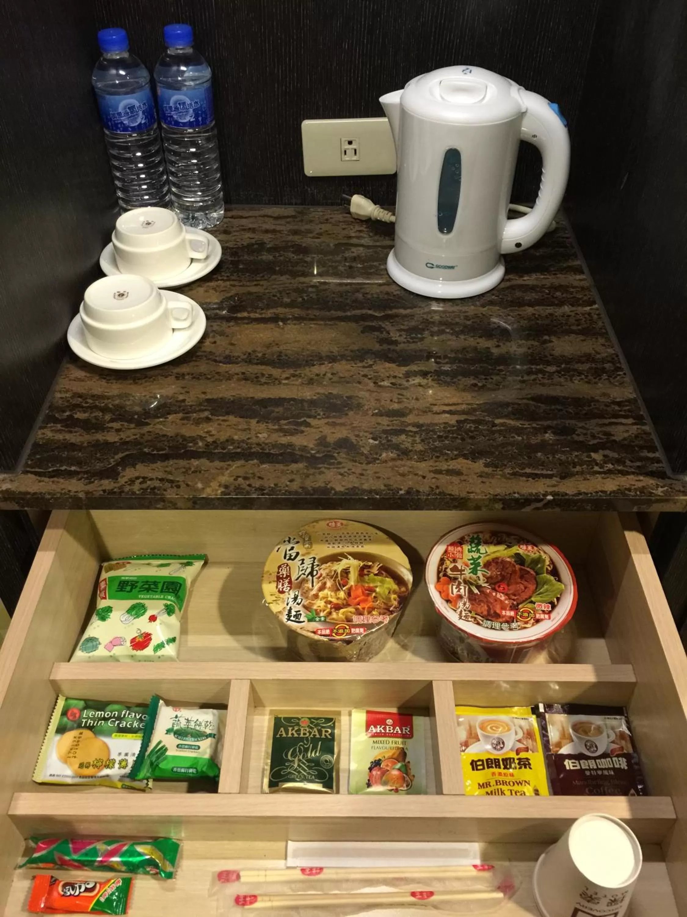 Coffee/tea facilities in Discovery Motel - Yanping