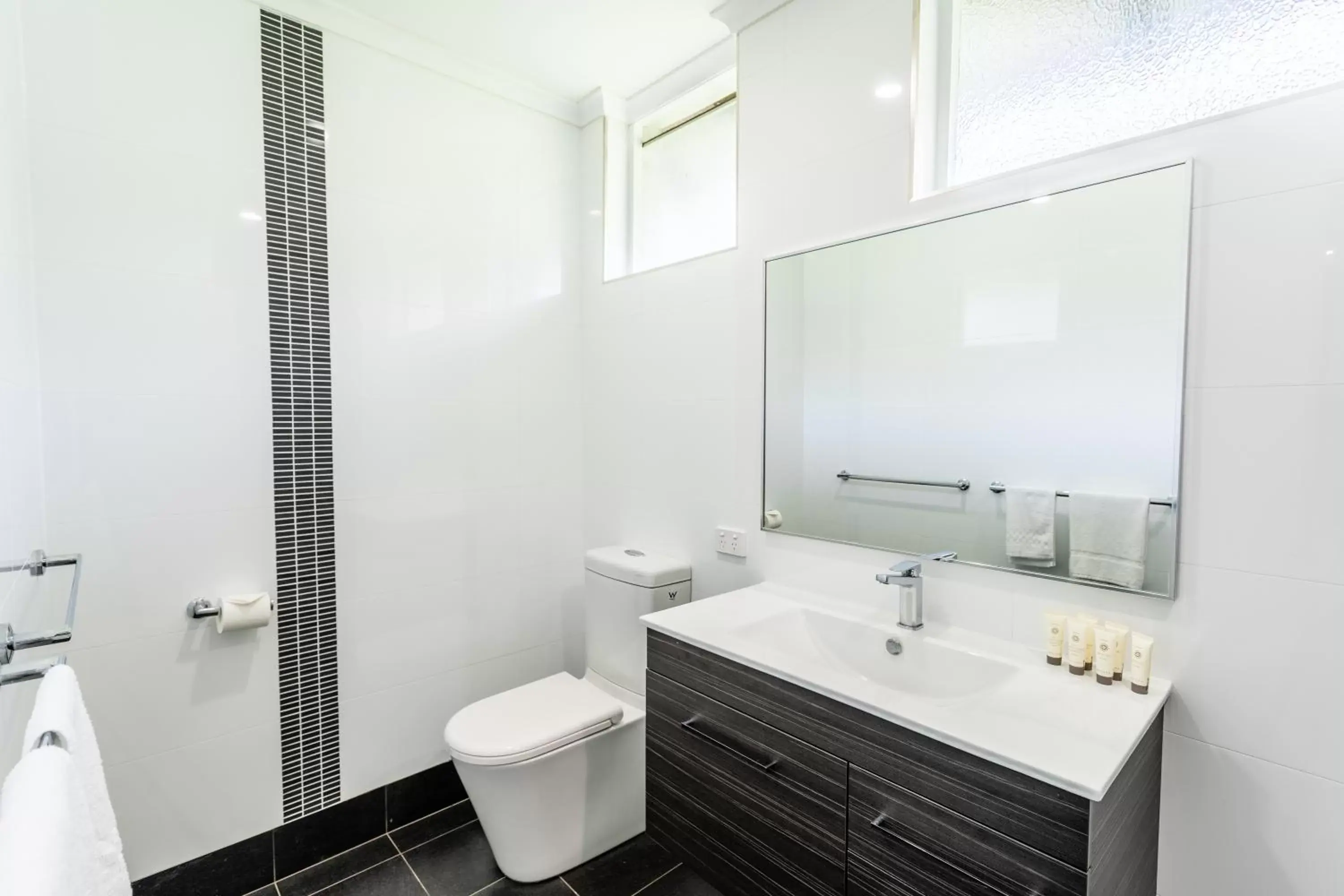 Property building, Bathroom in Manjimup Kingsley Motel