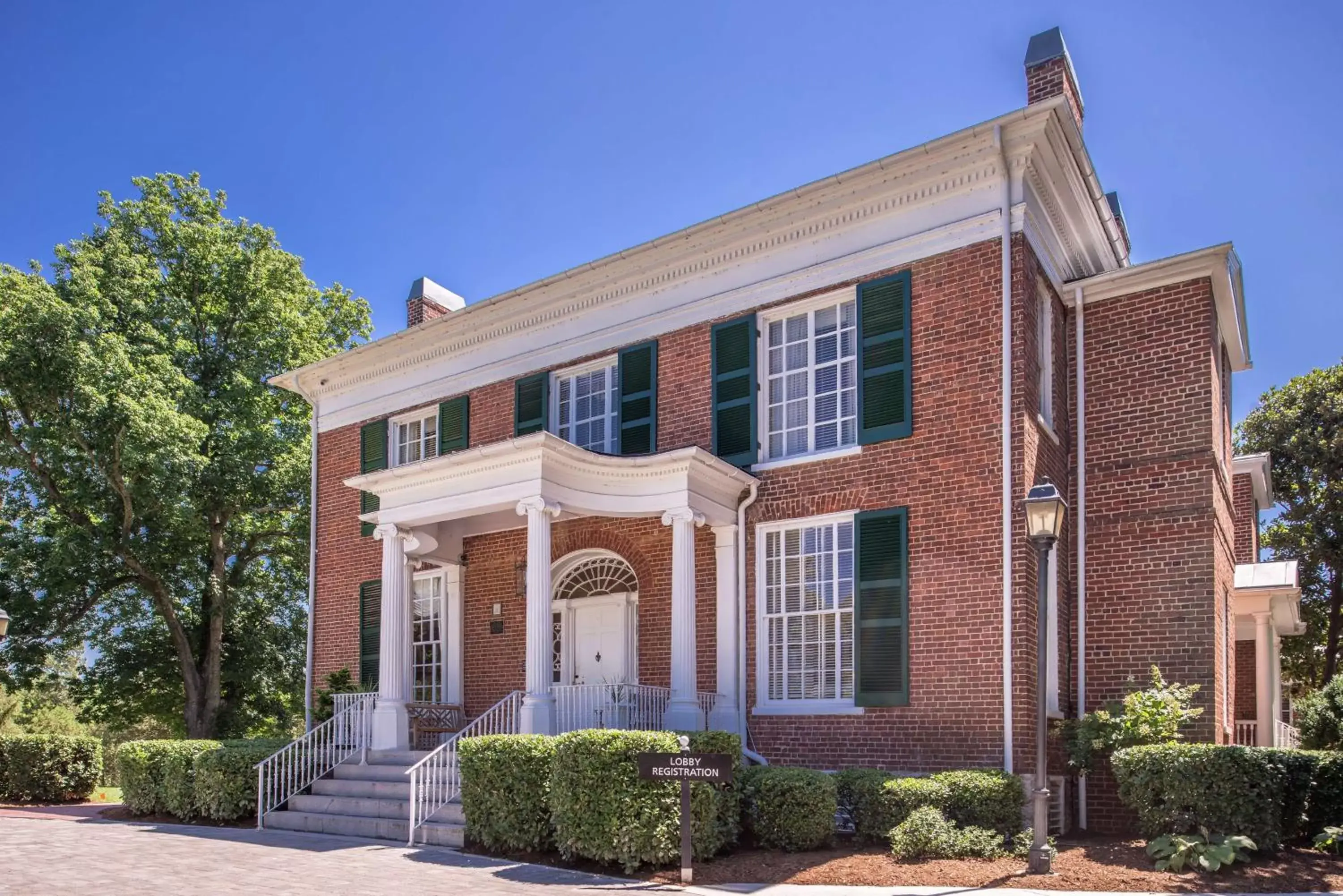 Property Building in Hampton Inn Lexington Historic Area