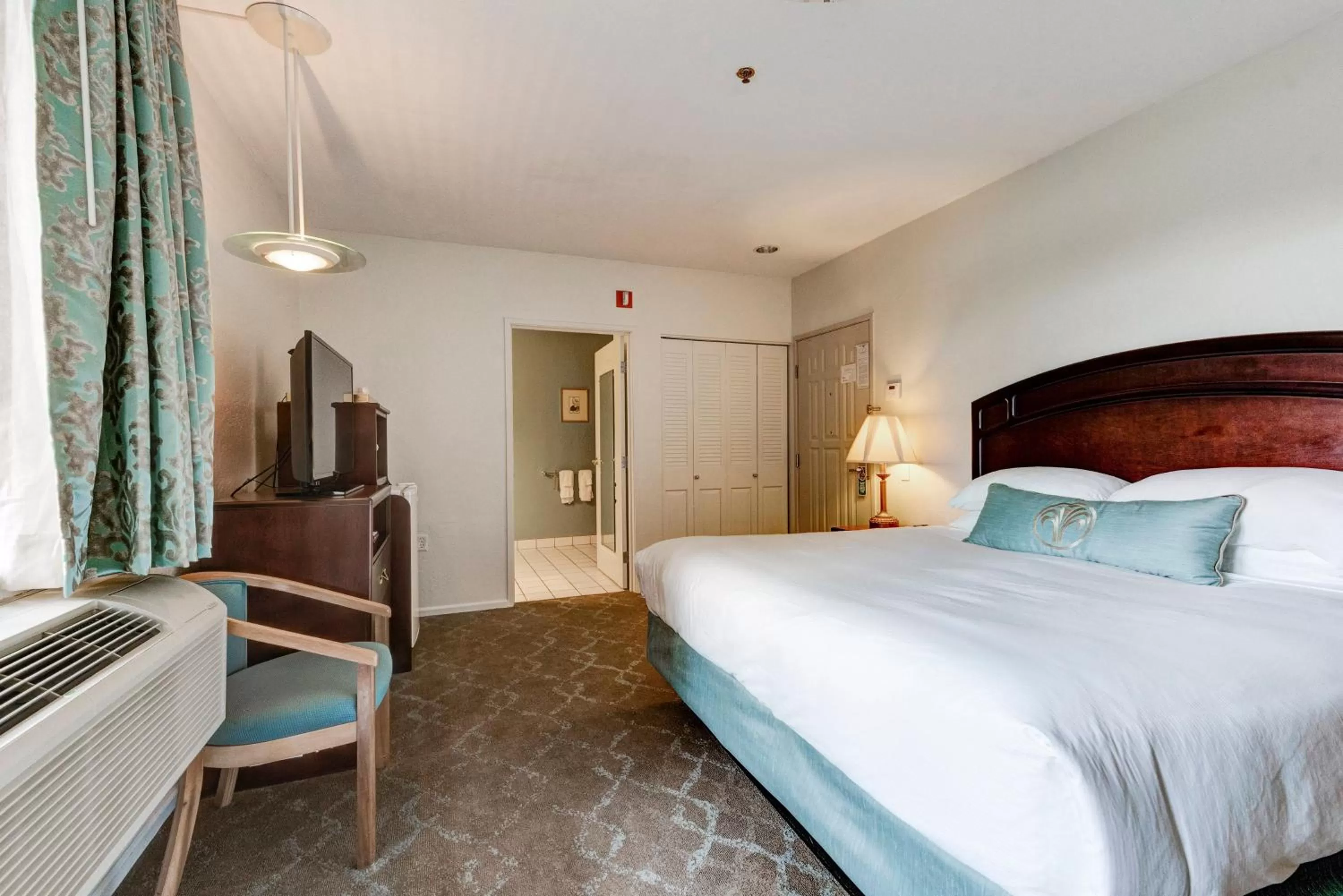 Bed in Forest Villas Hotel