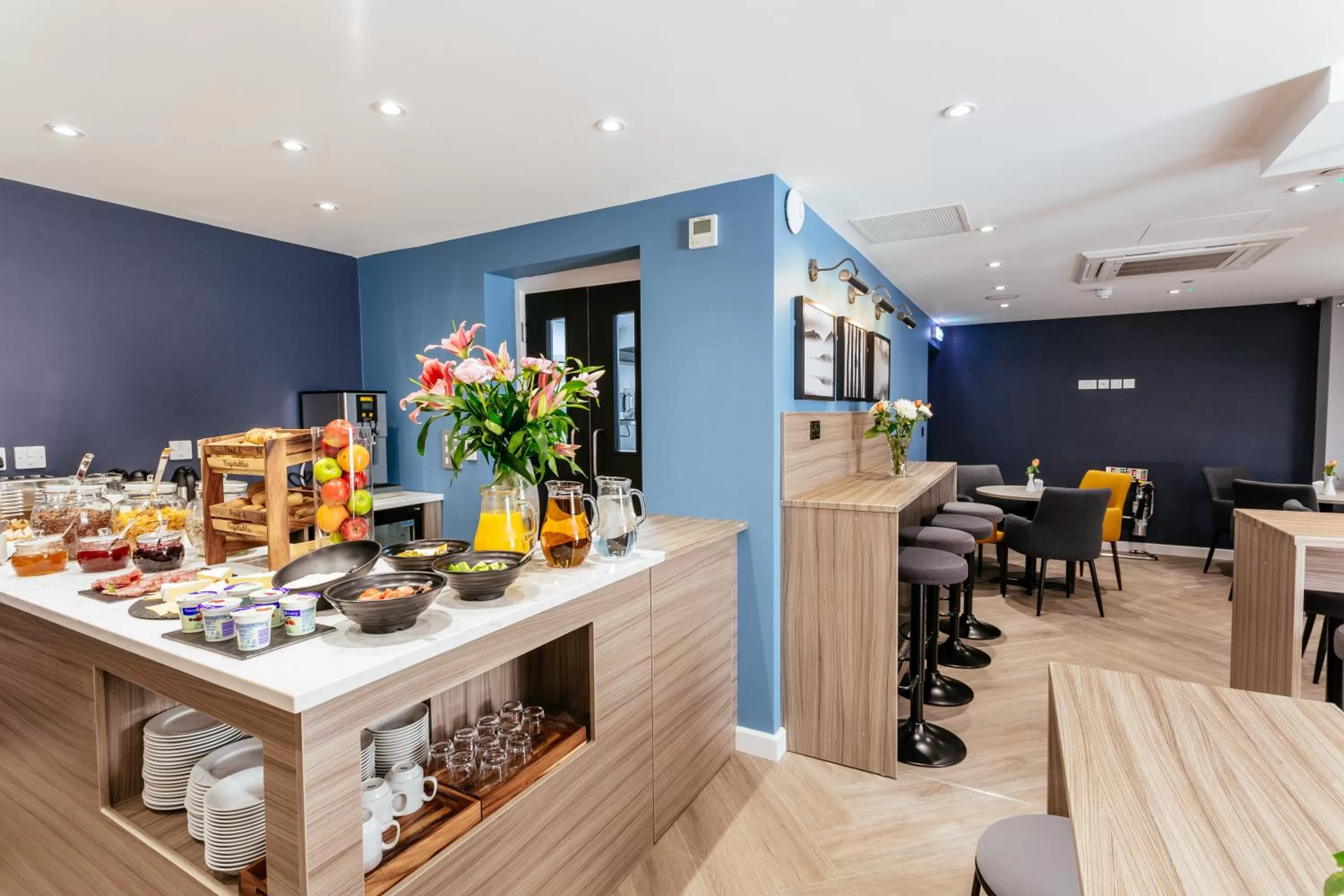 Lounge or bar in Oliver Plaza Hotel